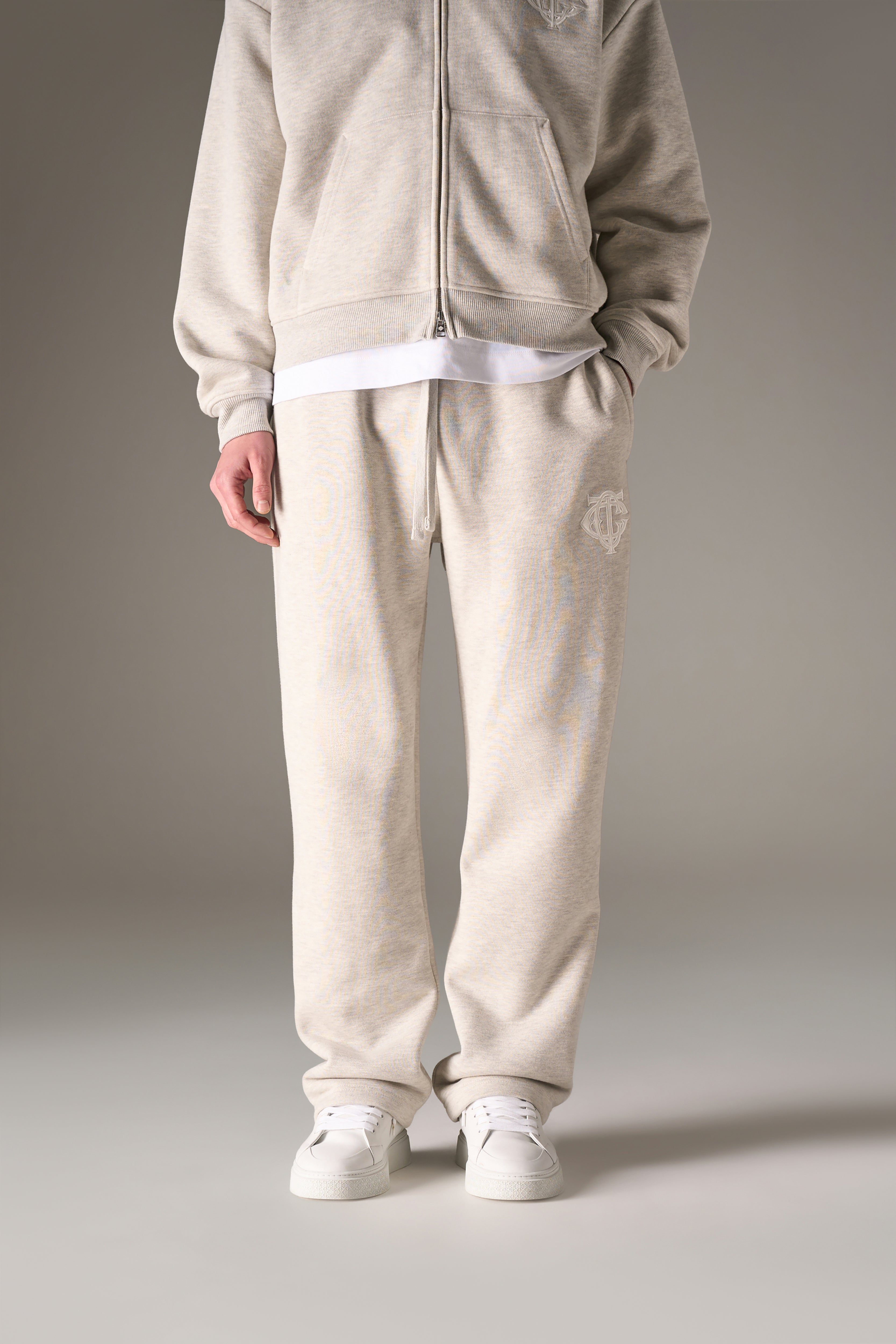 HEAVYWEIGHT MONOGRAM APPLIQUE EMBLEM JOGGERS - GREY MARL