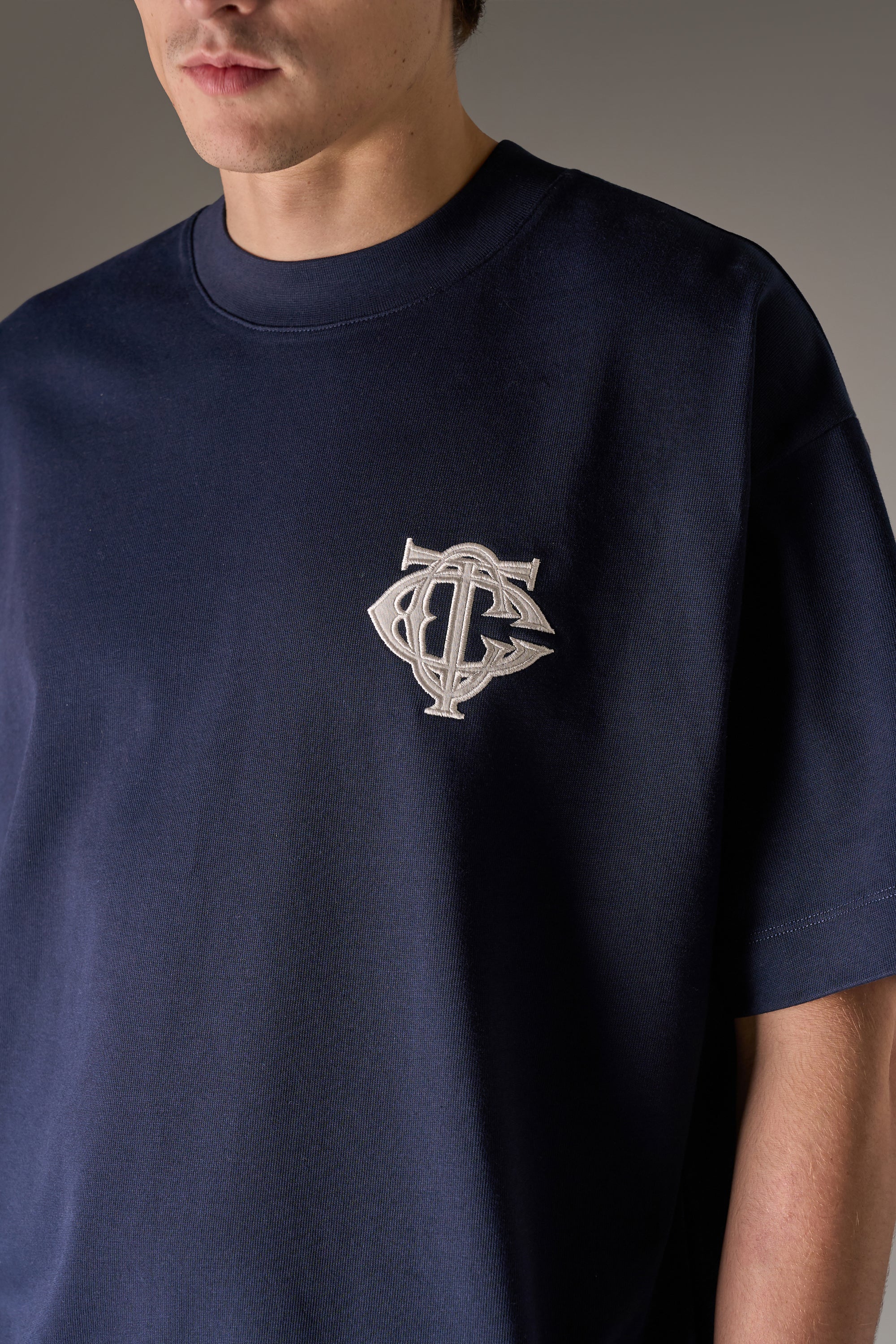 APPLIQUE MONOGRAM EMBLEM T-SHIRT - NAVY