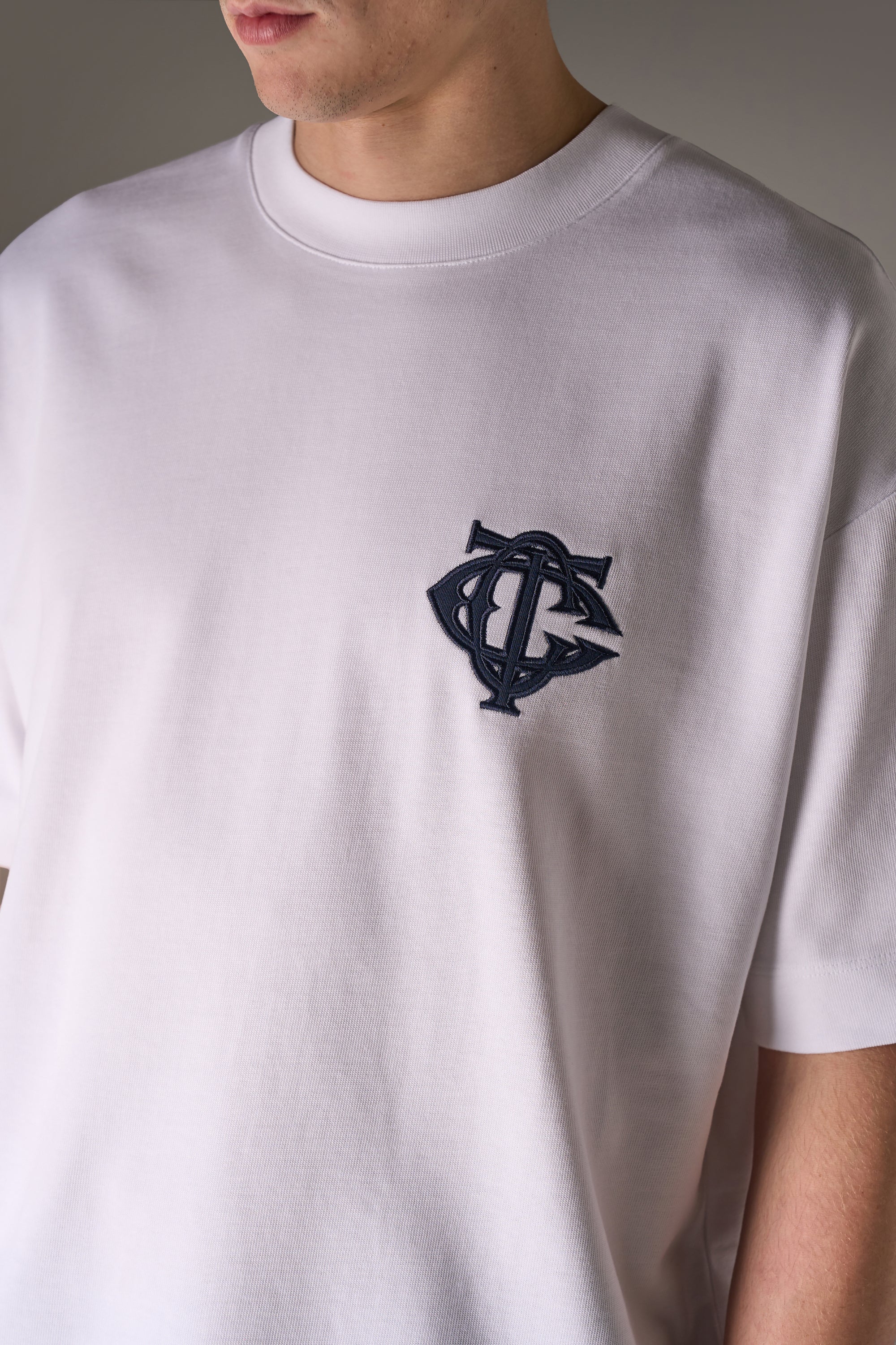 APPLIQUE MONOGRAM EMBLEM T-SHIRT - WHITE NAVY