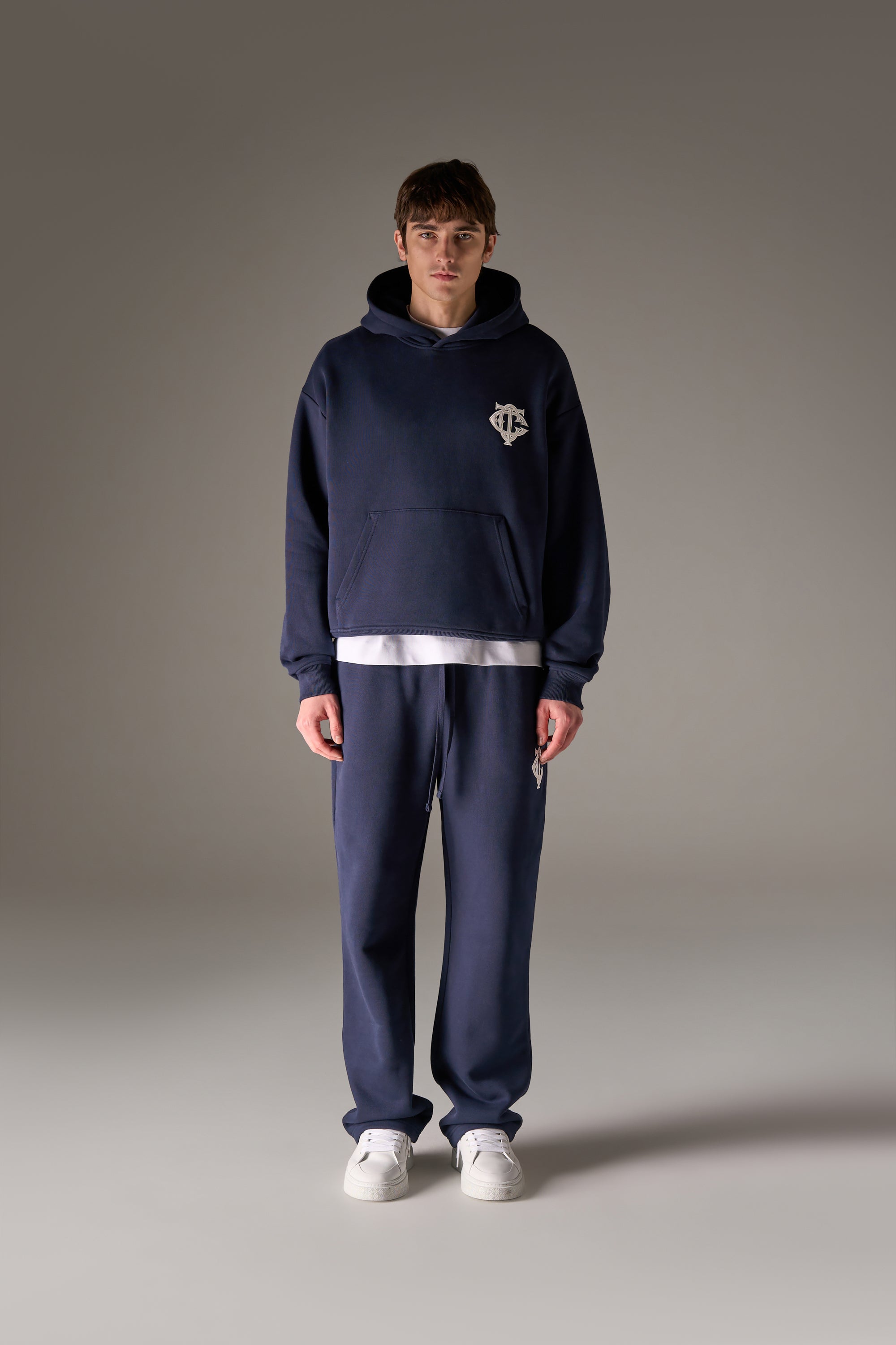 HEAVYWEIGHT MONOGRAM APPLIQUE EMBLEM HOODIE - NAVY