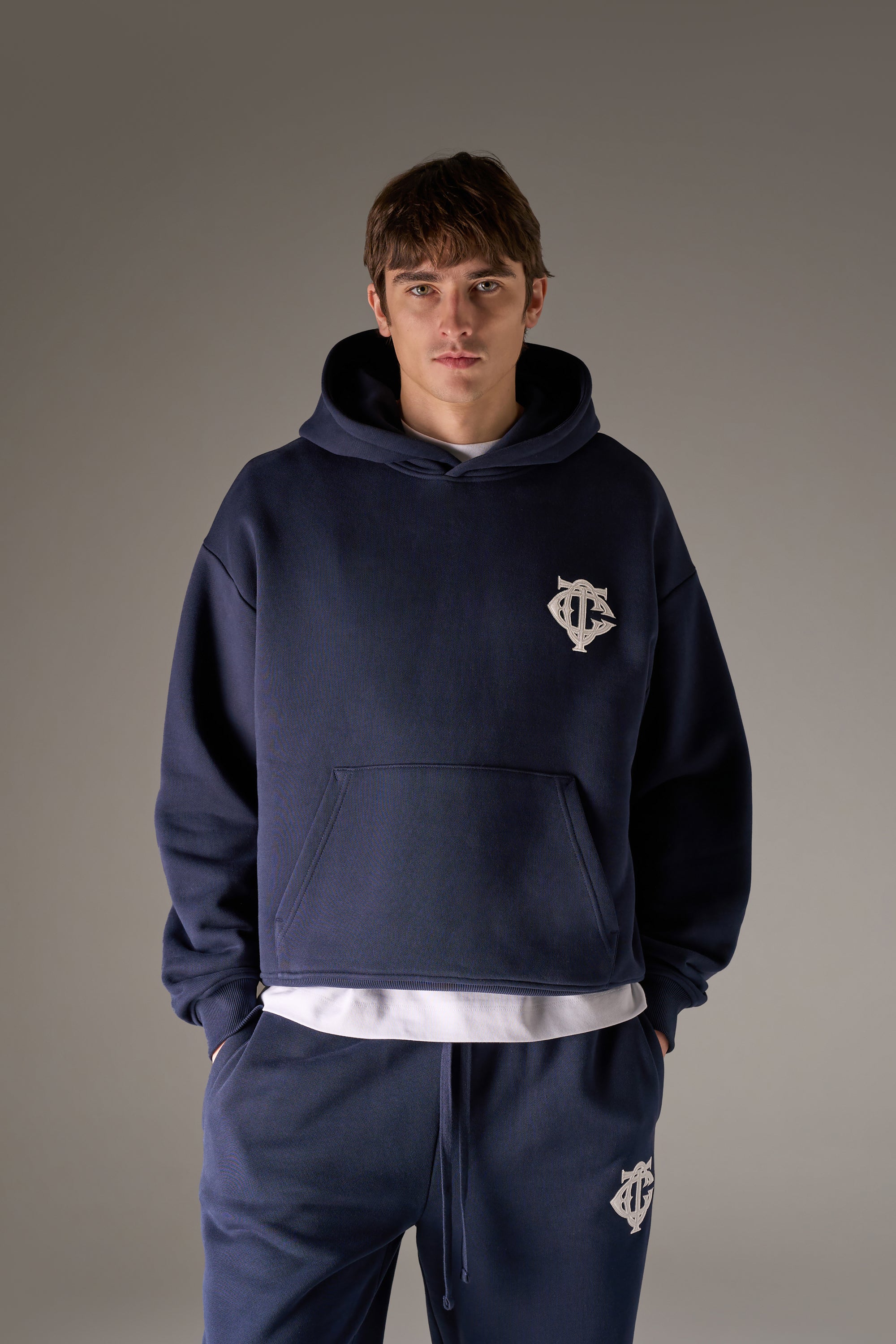 HEAVYWEIGHT MONOGRAM APPLIQUE EMBLEM HOODIE - NAVY