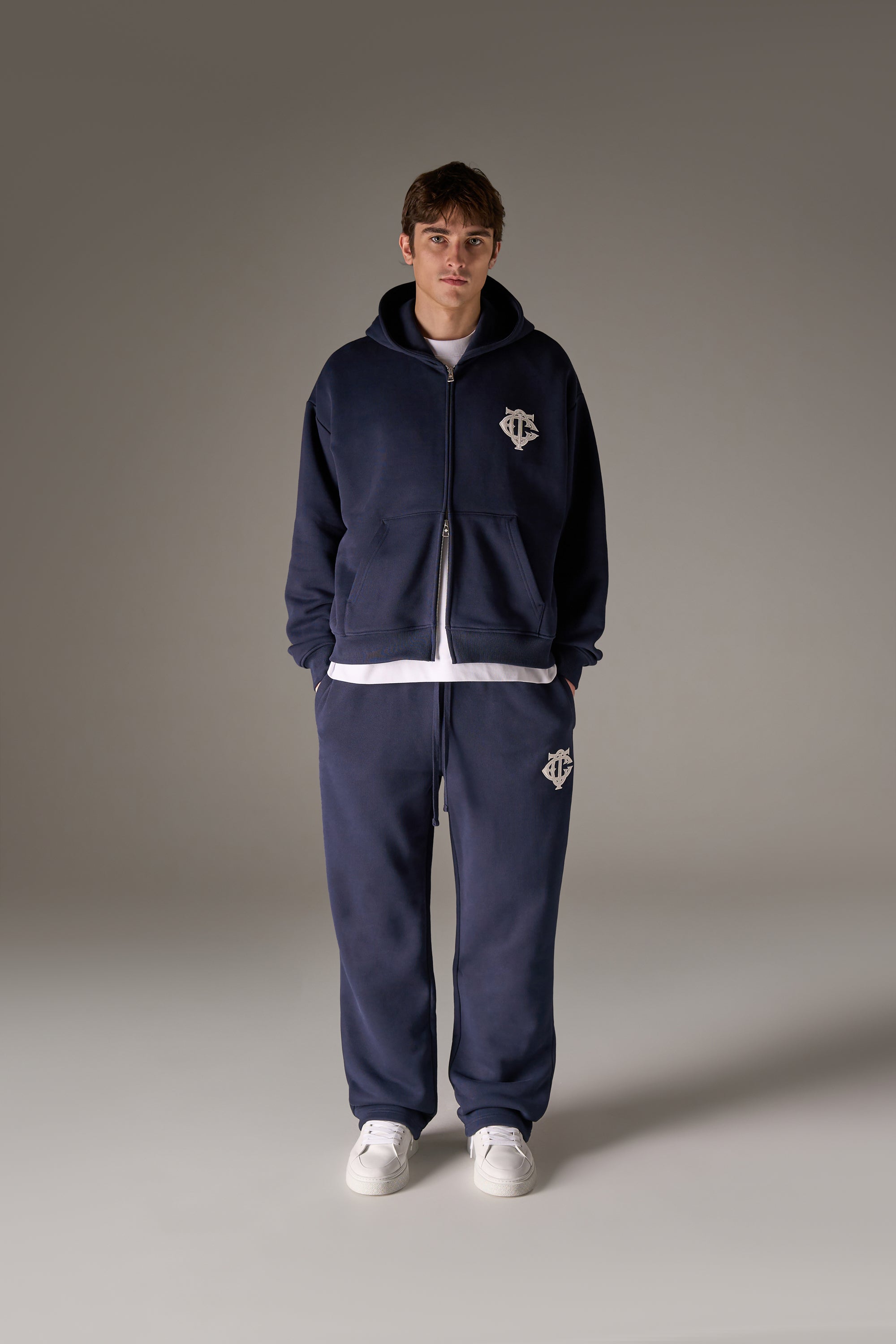 HEAVYWEIGHT MONOGRAM APPLIQUE EMBLEM JOGGERS - NAVY