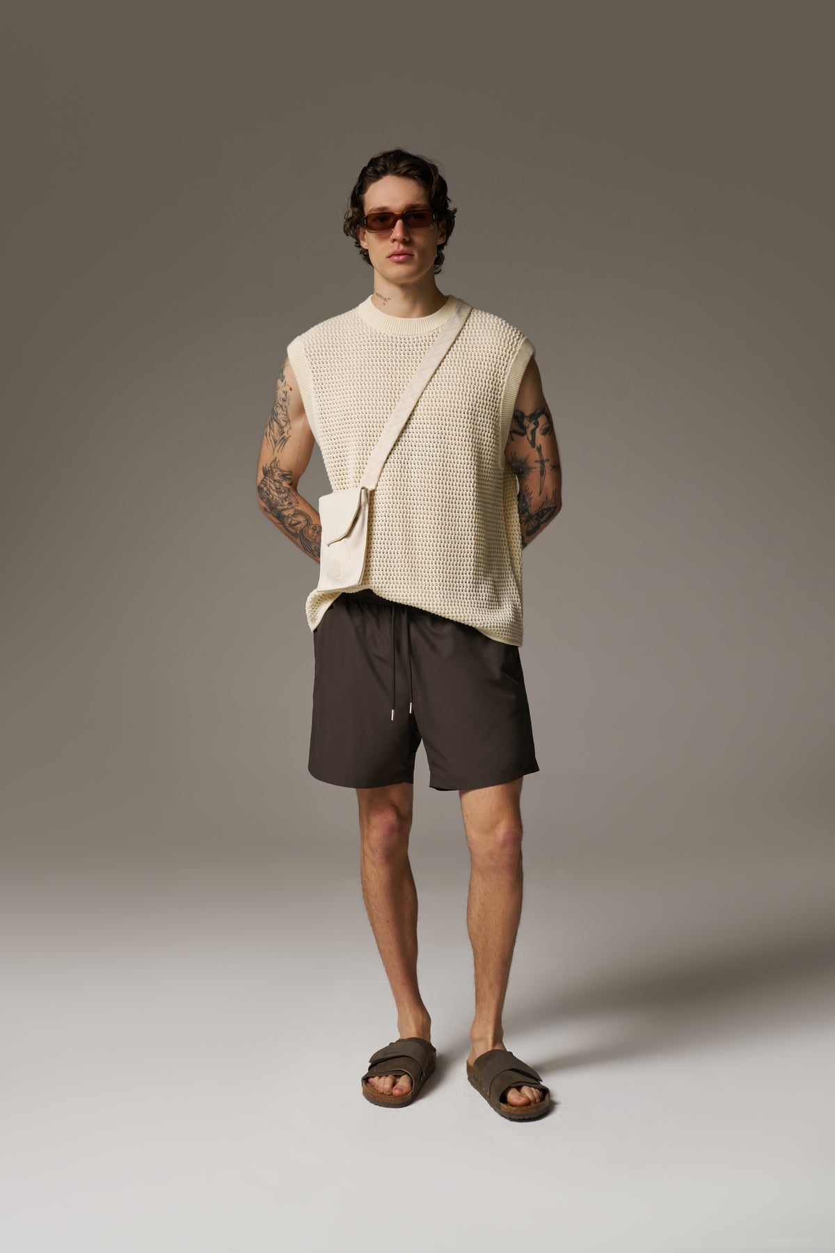 WATER REACTIVE EMBLEM SWIM SHORT - BROWN