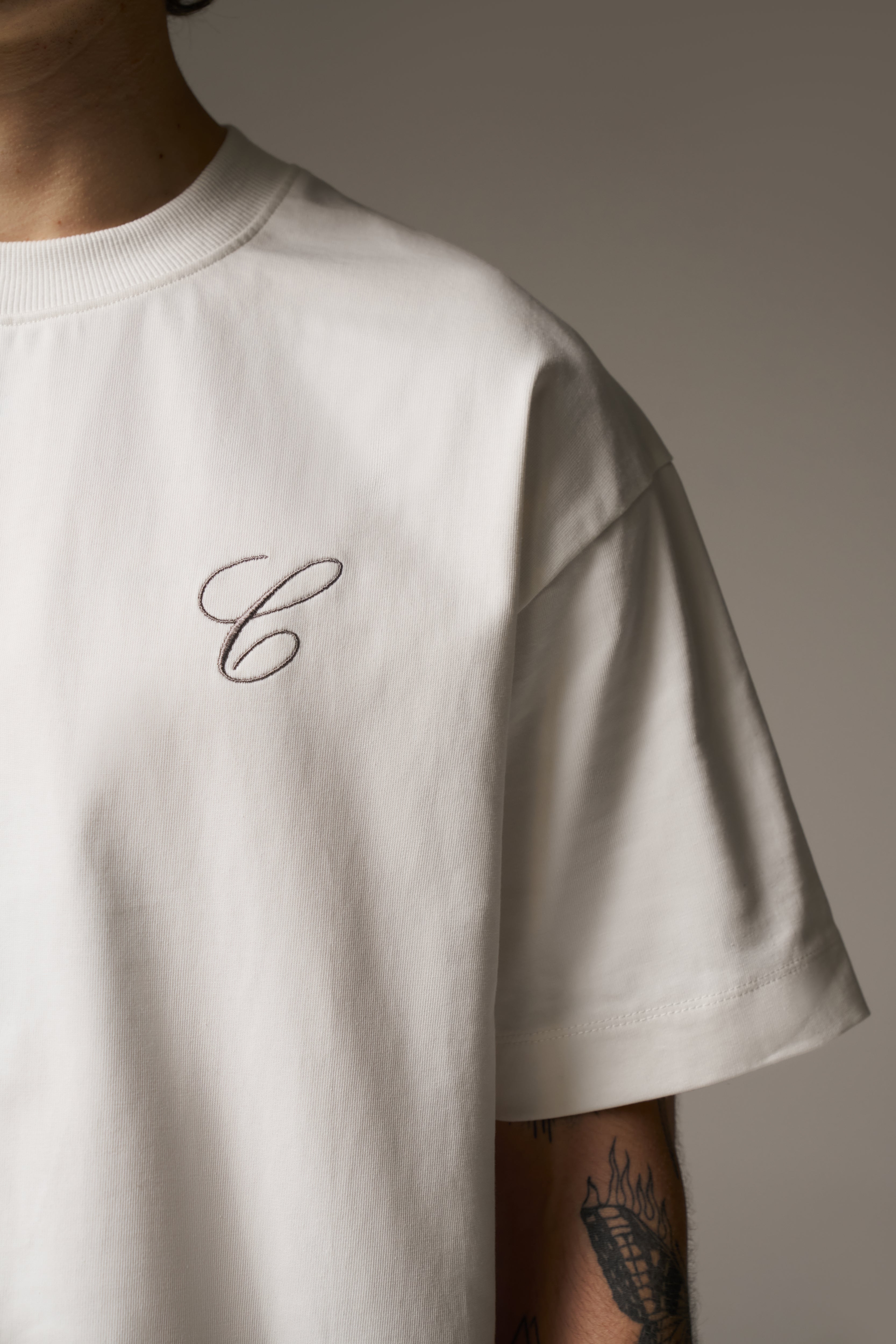 SCRIPT EMBROIDERED T-SHIRT - OFF WHITE