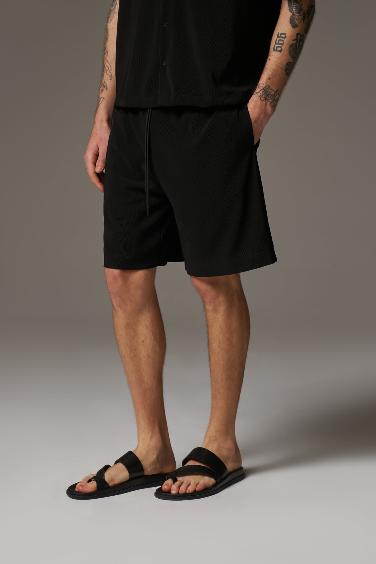 RIBBED SHORTS - BLACK