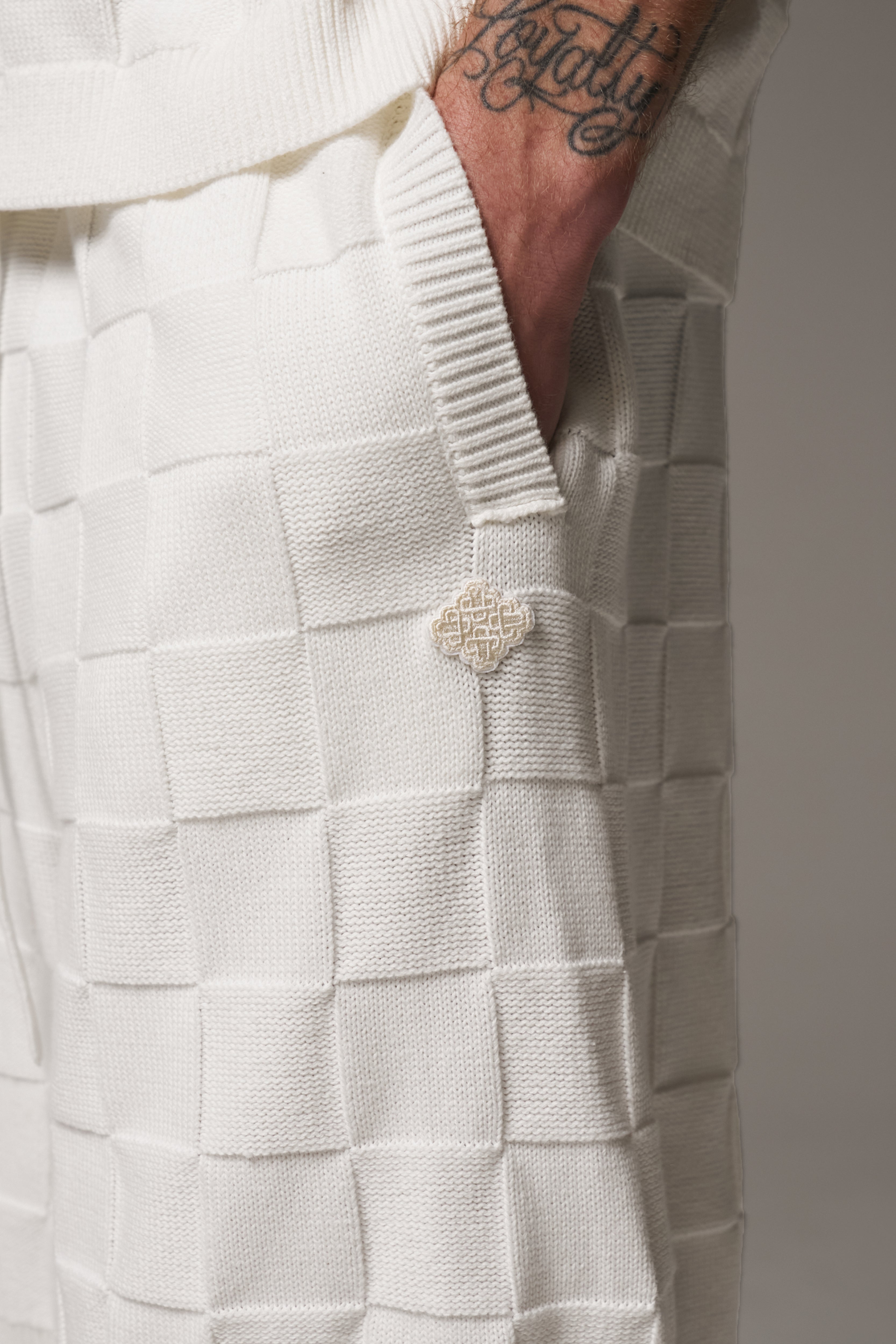 CHECKERBOARD KNITTED SHORT - OFF WHITE