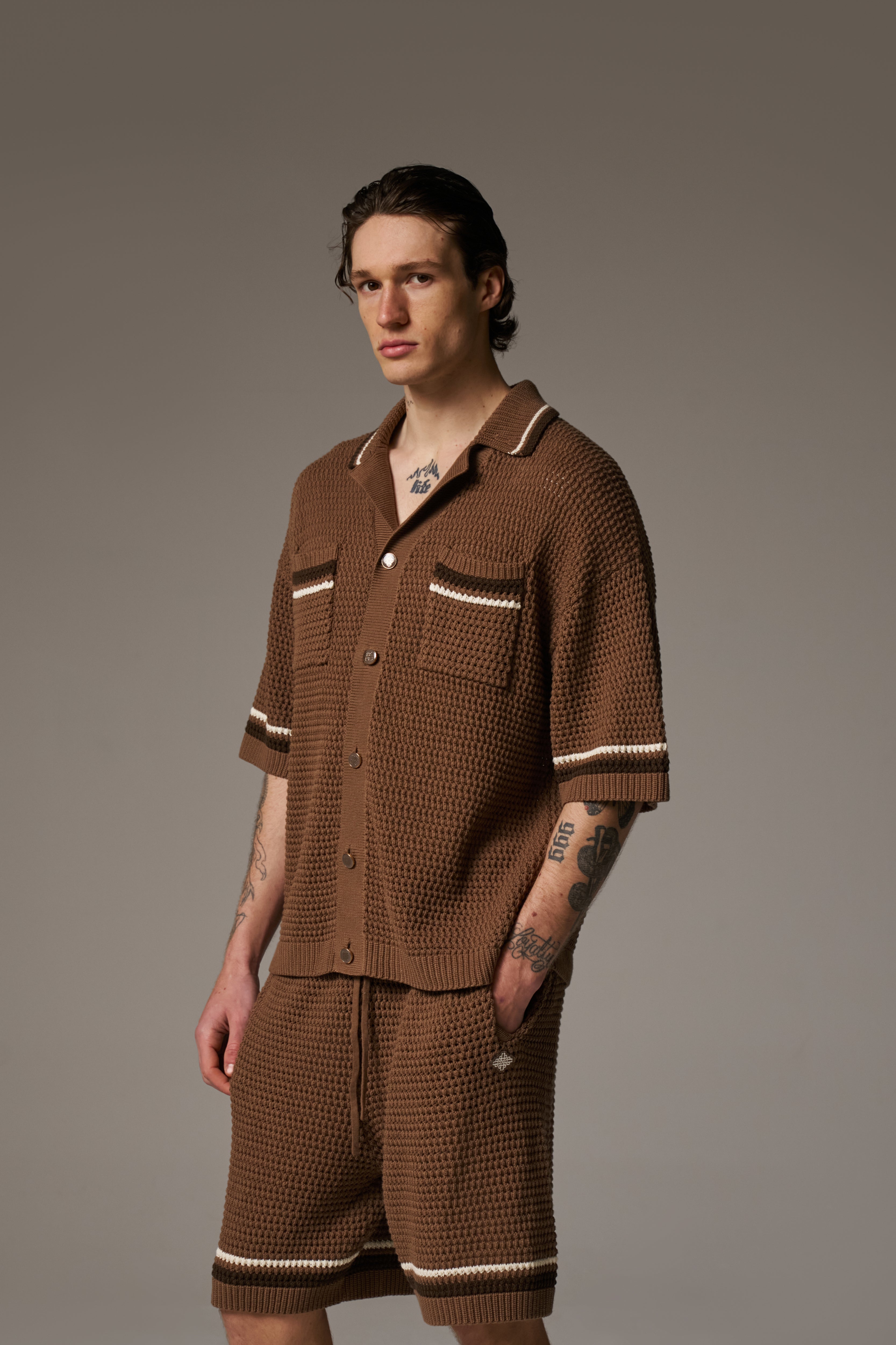 CROCHET KNITTED STRIPE SHIRT - BROWN