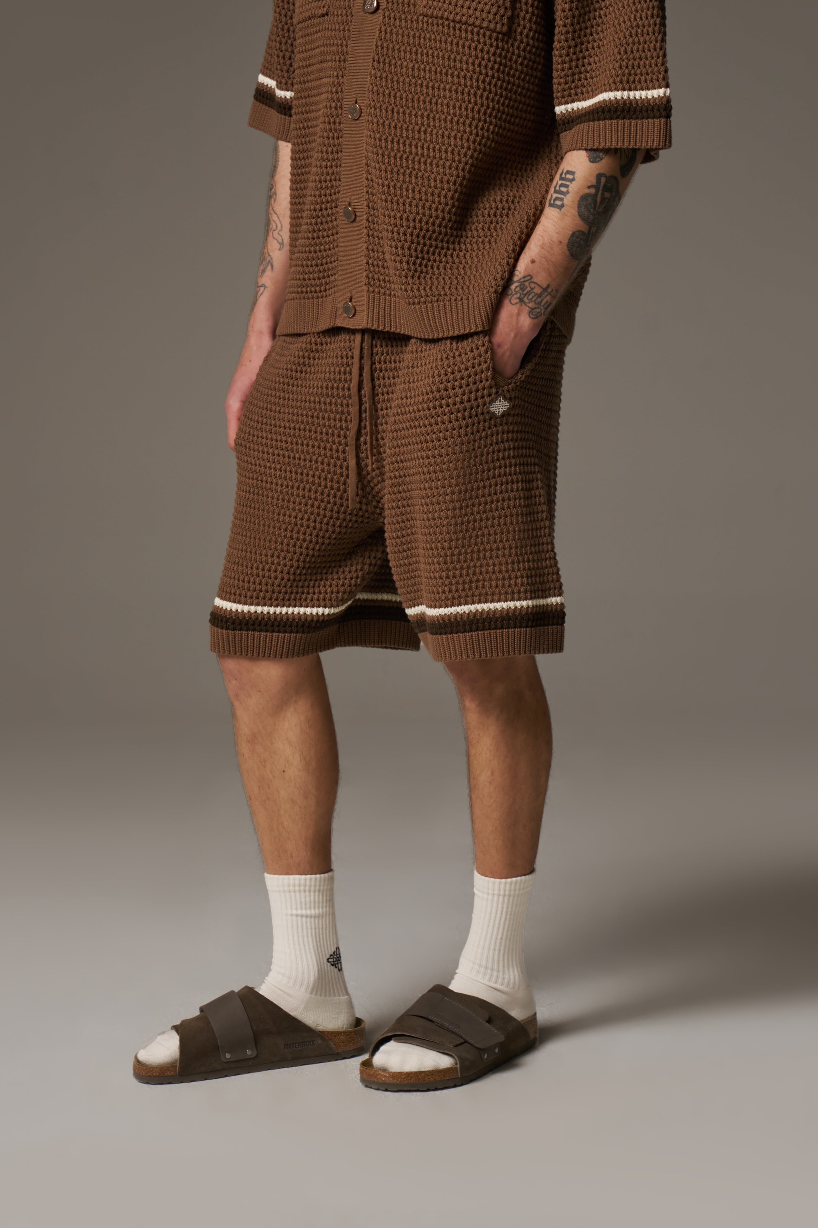 CROCHET KNITTED STRIPE SHORTS - BROWN