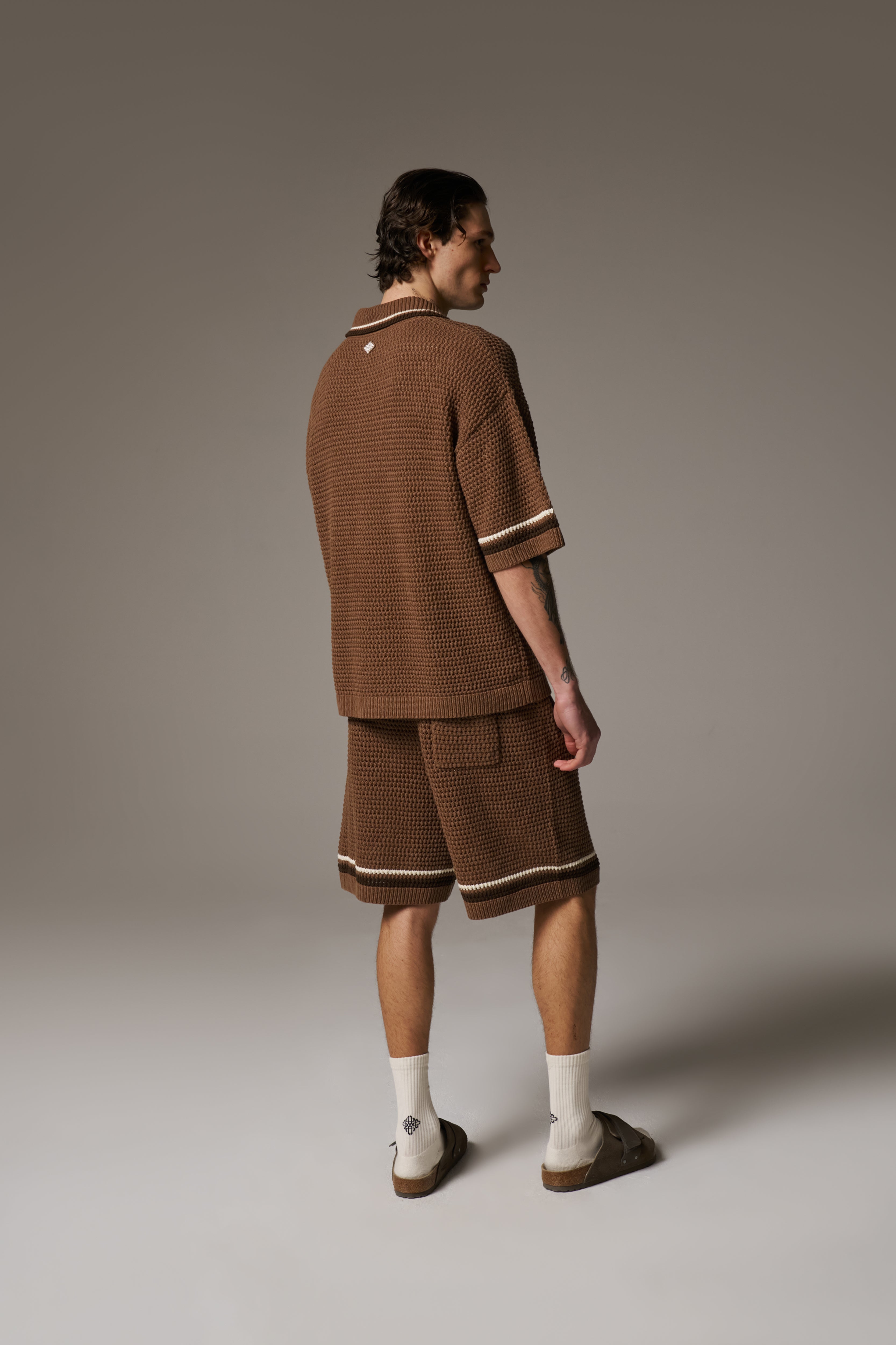 CROCHET KNITTED STRIPE SHIRT - BROWN
