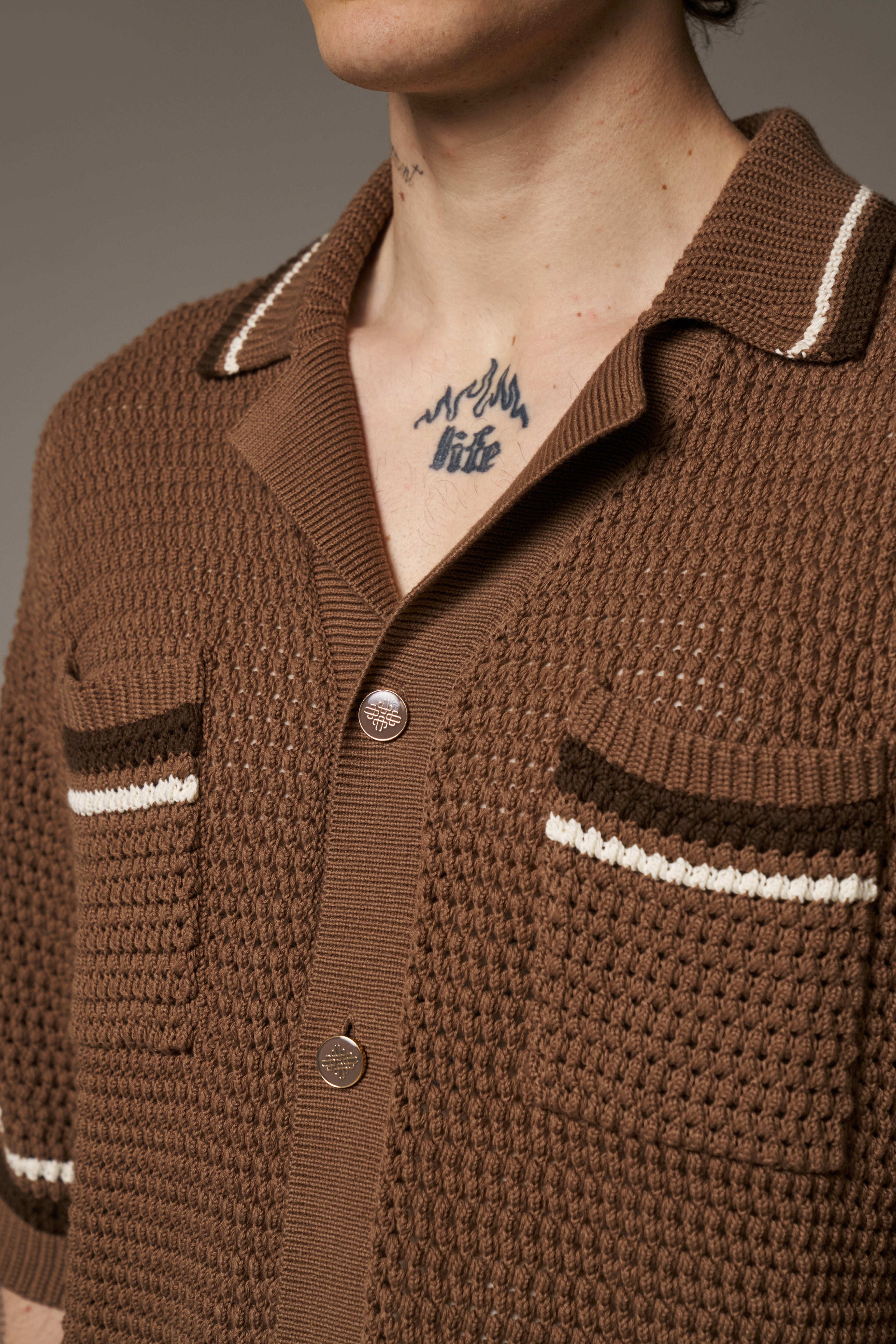 CROCHET KNITTED STRIPE SHIRT - BROWN