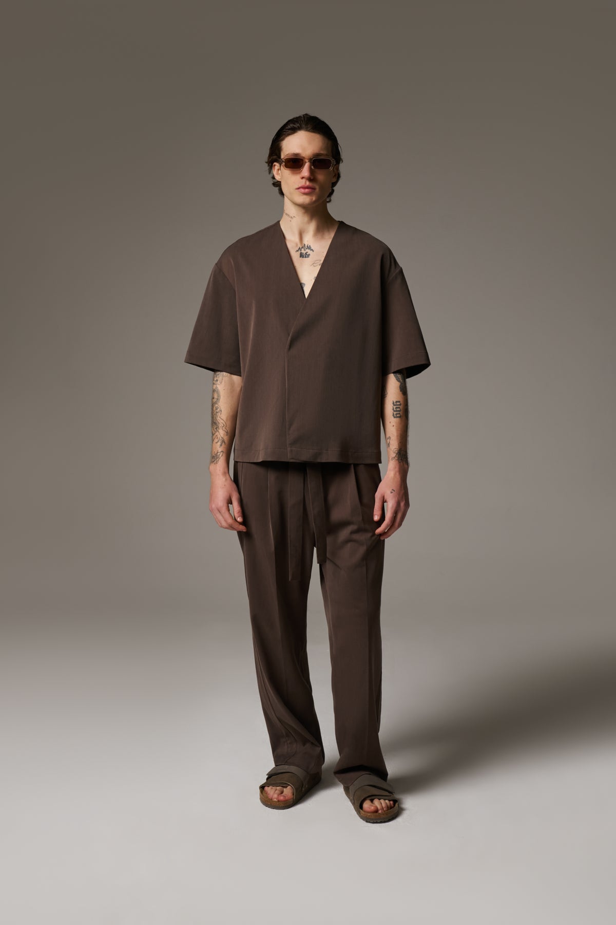SMART TIE BELTED TROUSERS - BROWN