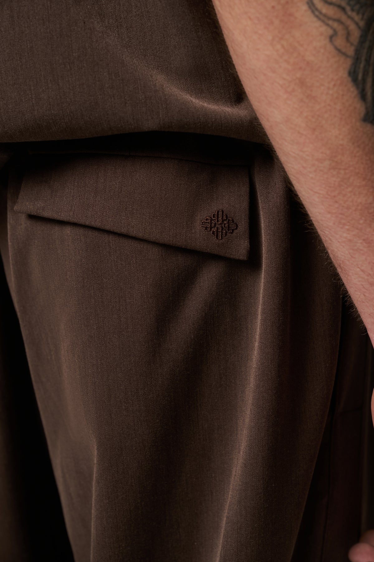 SMART TIE BELTED TROUSERS - BROWN