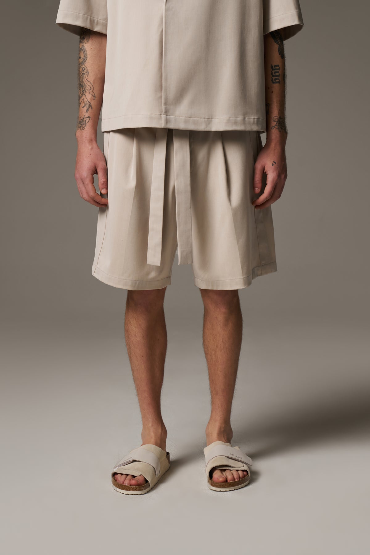 TAILORED SHORTS - STONE