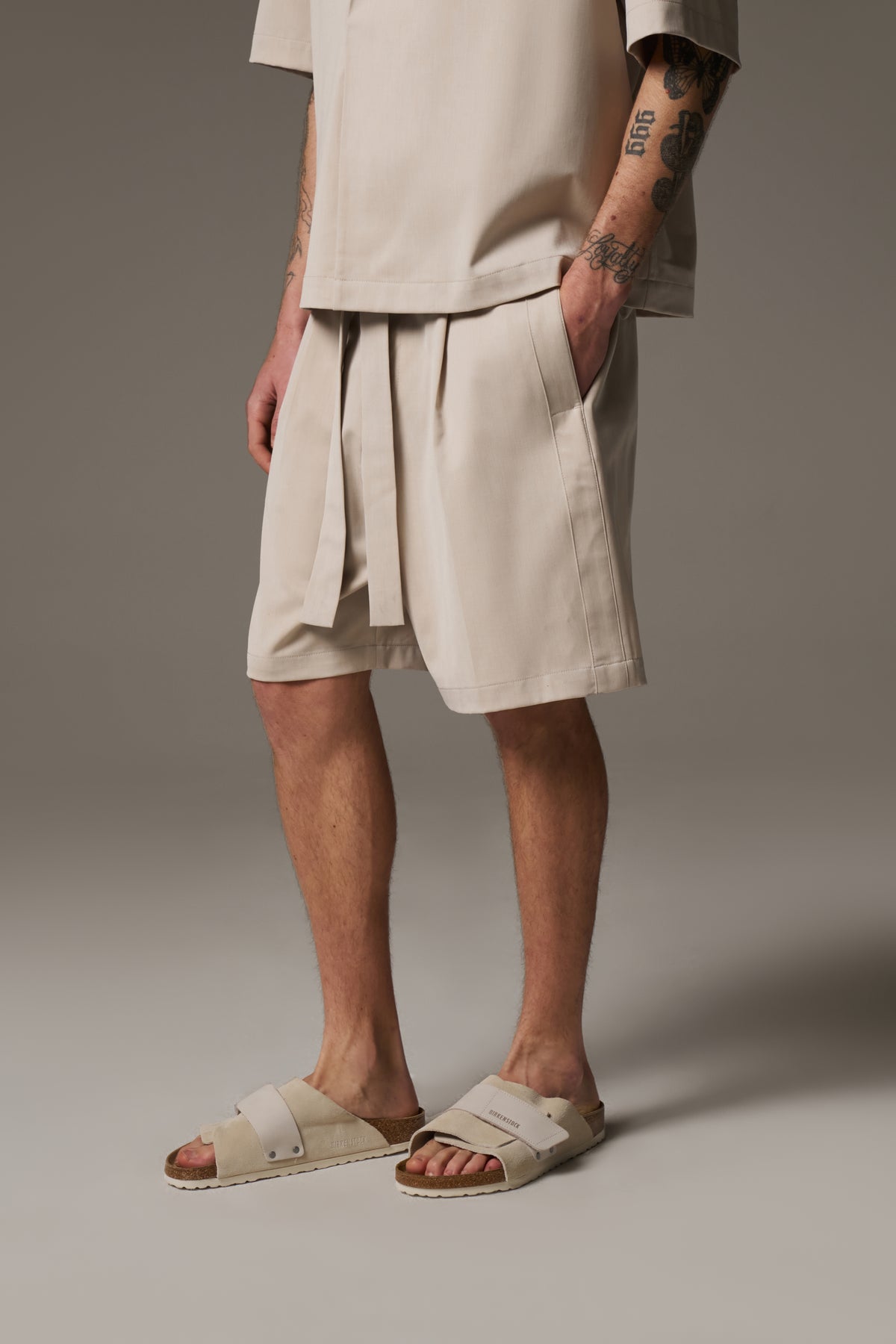 TAILORED SHORTS - STONE