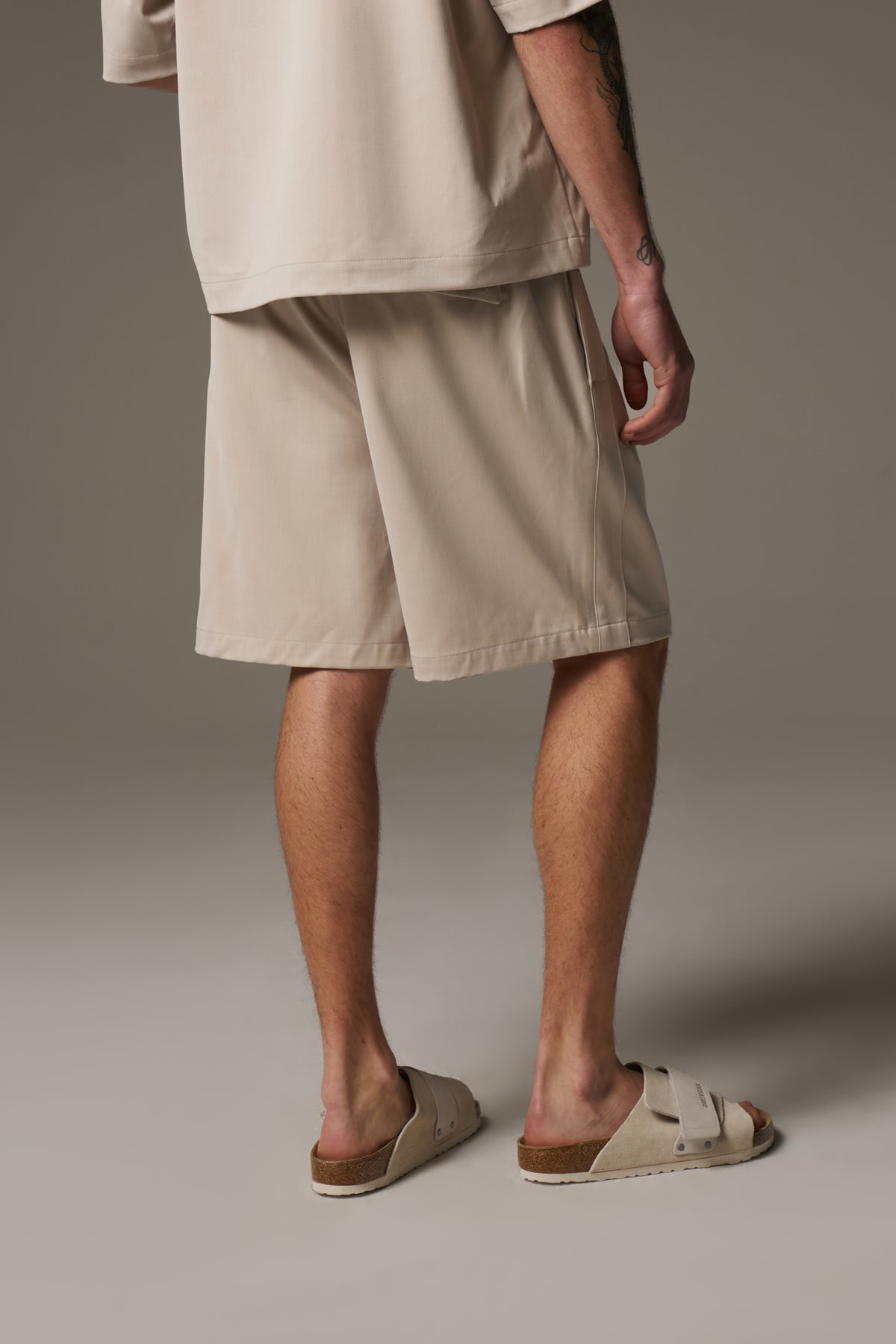 TAILORED SHORTS - STONE