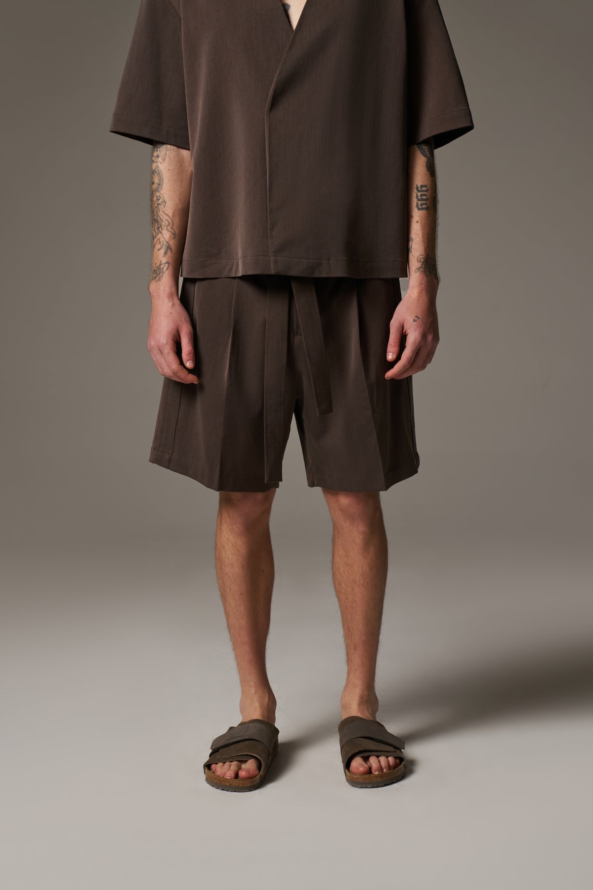 TAILORED SHORTS - BROWN