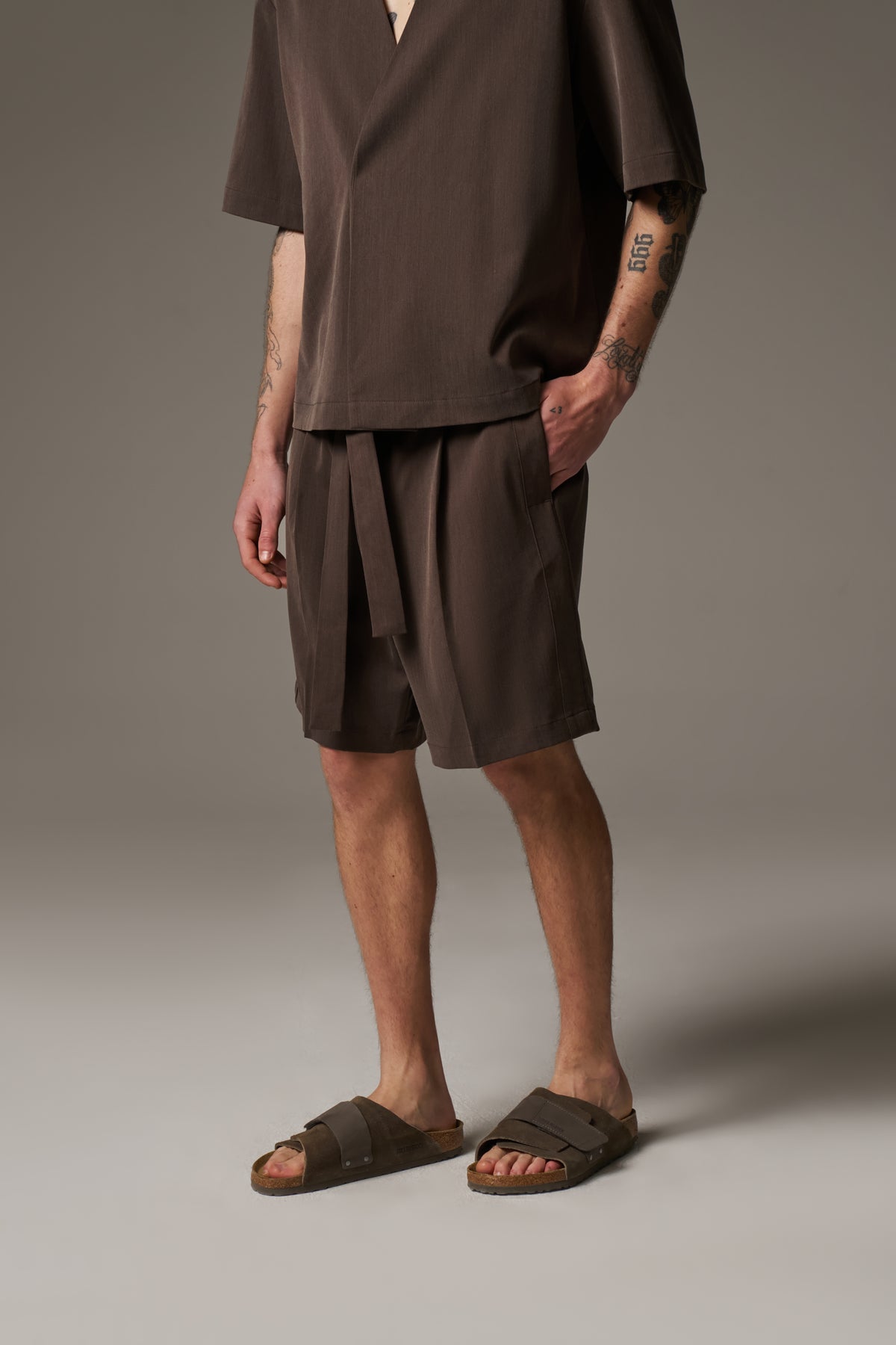 TAILORED SHORTS - BROWN