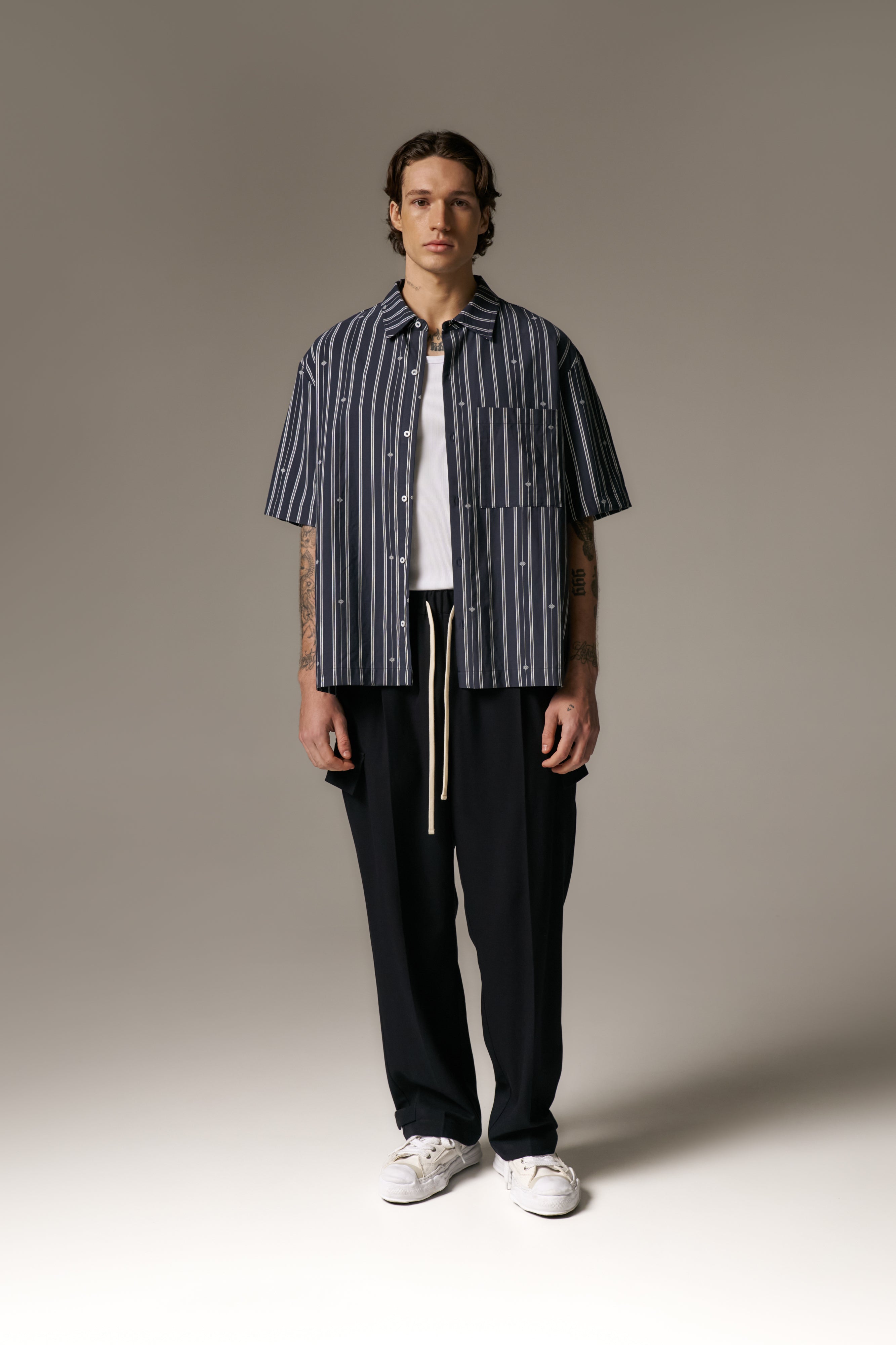 PLEATED WIDE LEG TROUSER - NAVY