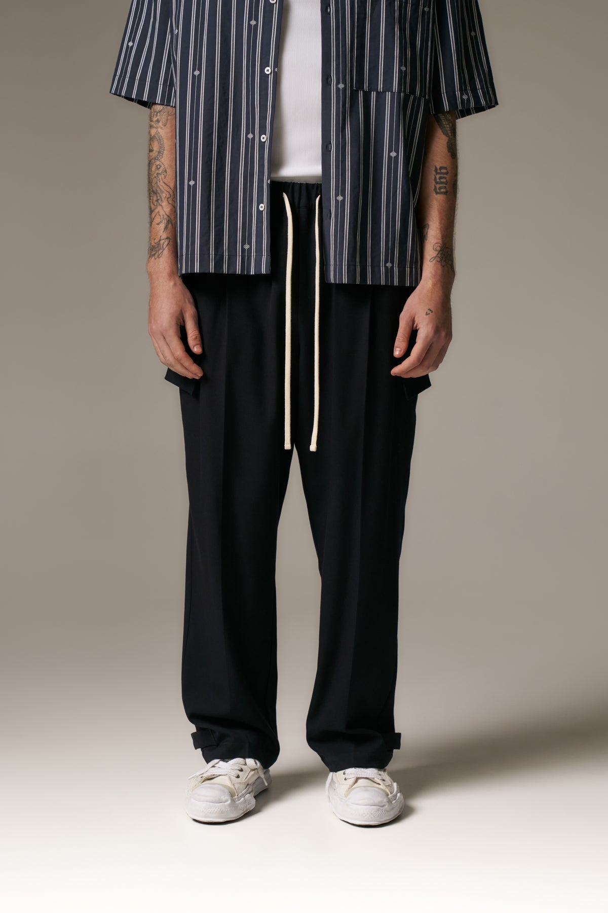 PLEATED WIDE LEG TROUSER - NAVY