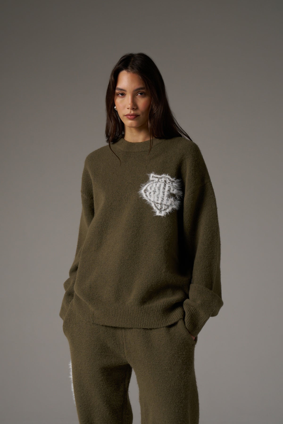 MONOGRAM FLUFFY KNIT CREW - KHAKI