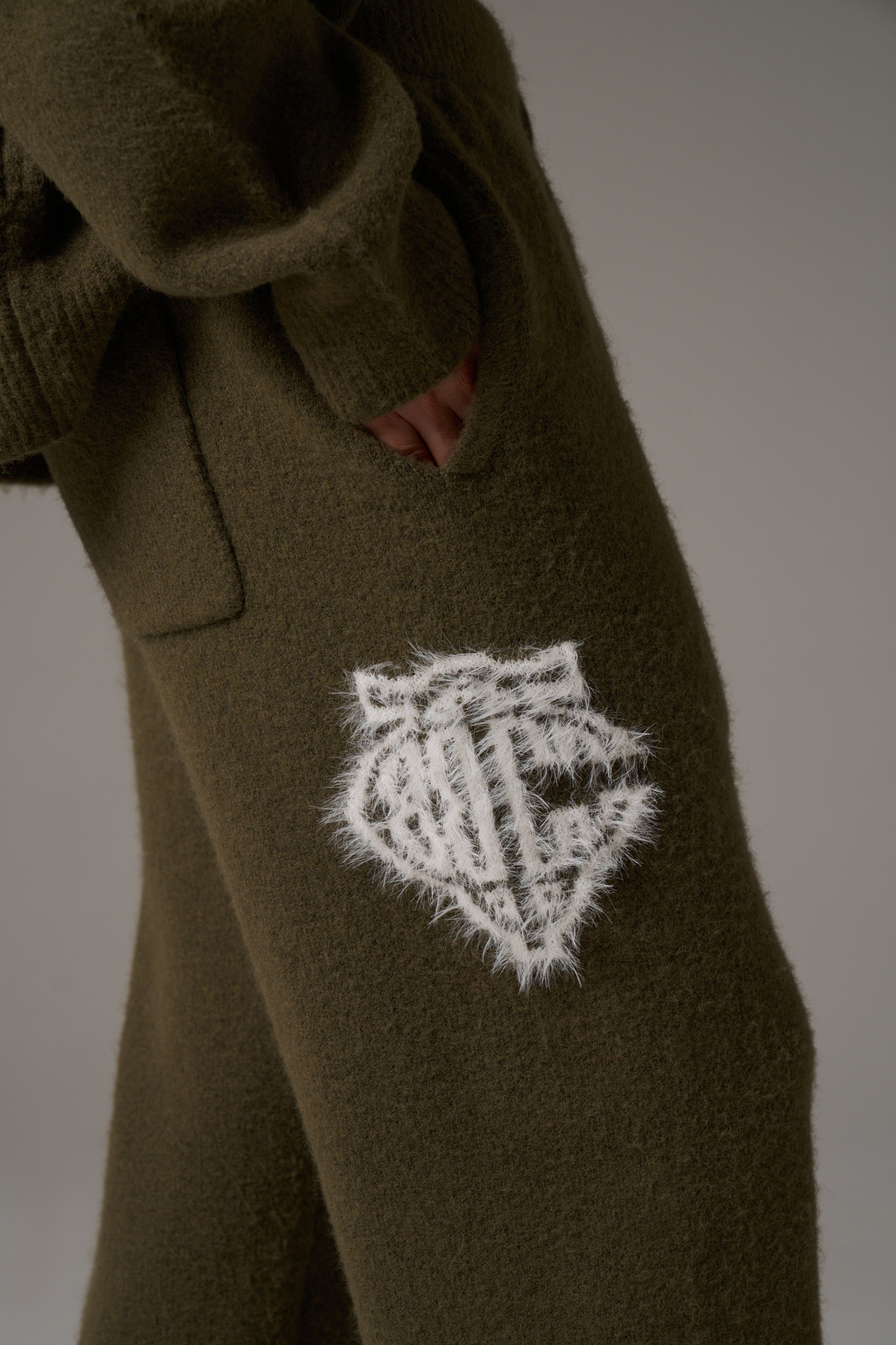 MONOGRAM FLUFFY KNIT JOGGERS - KHAKI