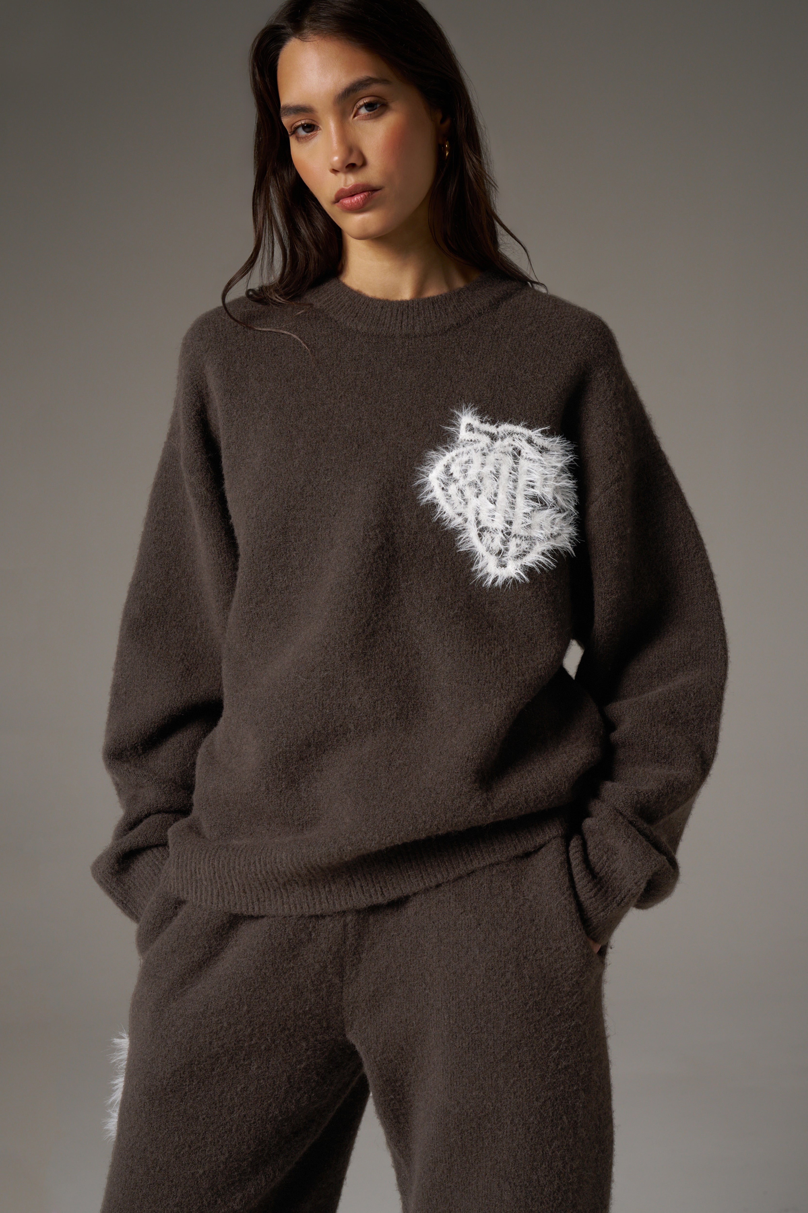 MONOGRAM FLUFFY KNIT CREW - BROWN