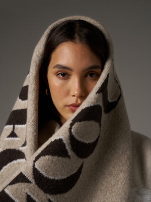 FLUFFY KNIT COPYRIGHT SCARF - BEIGE