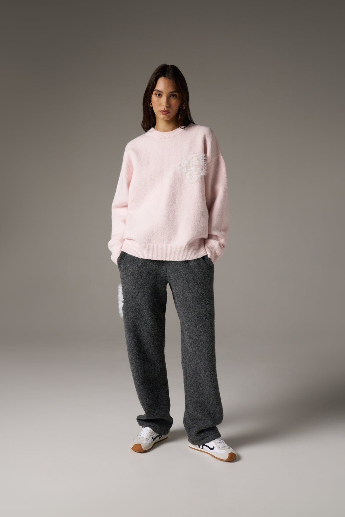 MONOGRAM FLUFFY KNIT CREW - PINK