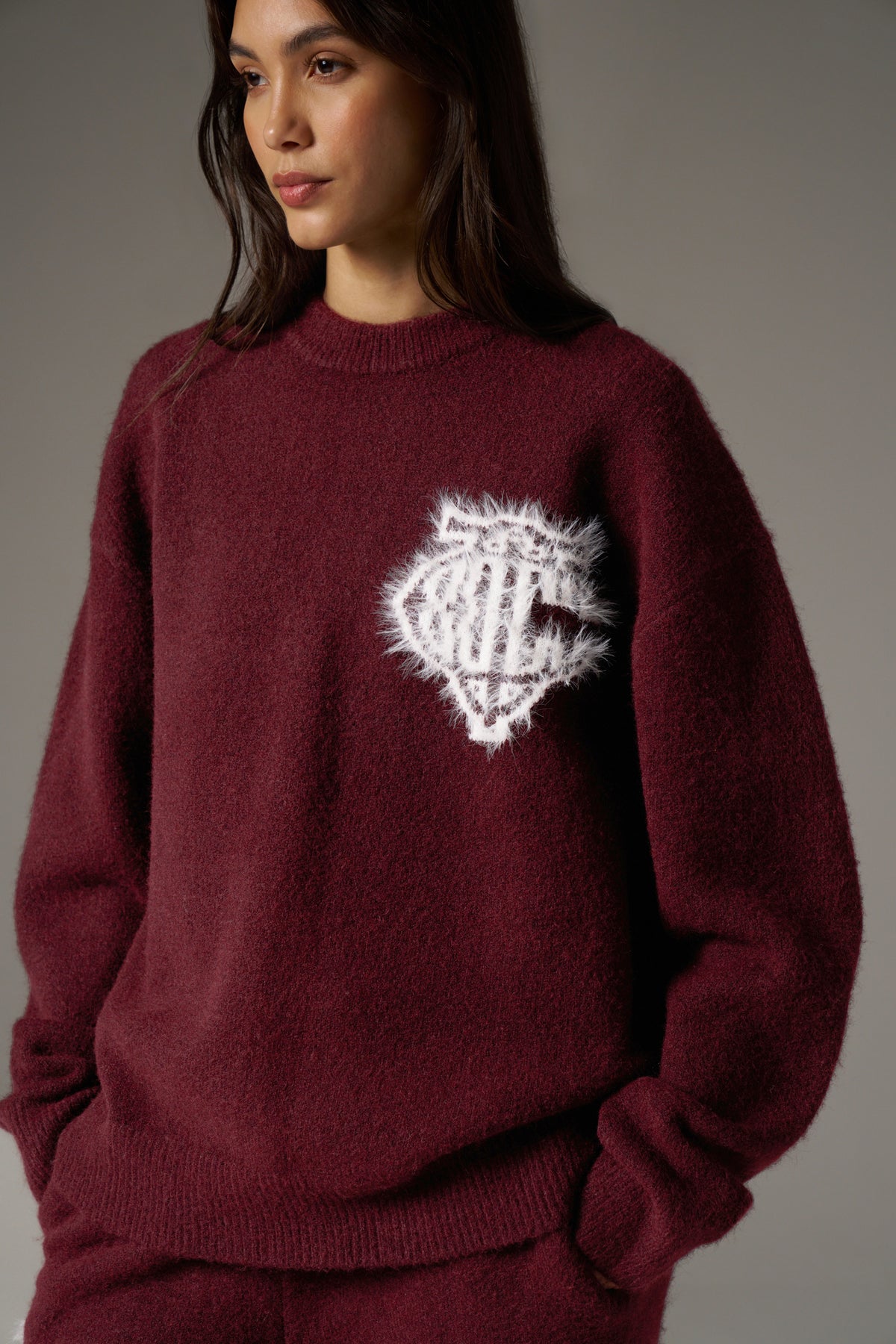 MONOGRAM FLUFFY KNIT CREW - BURGUNDY