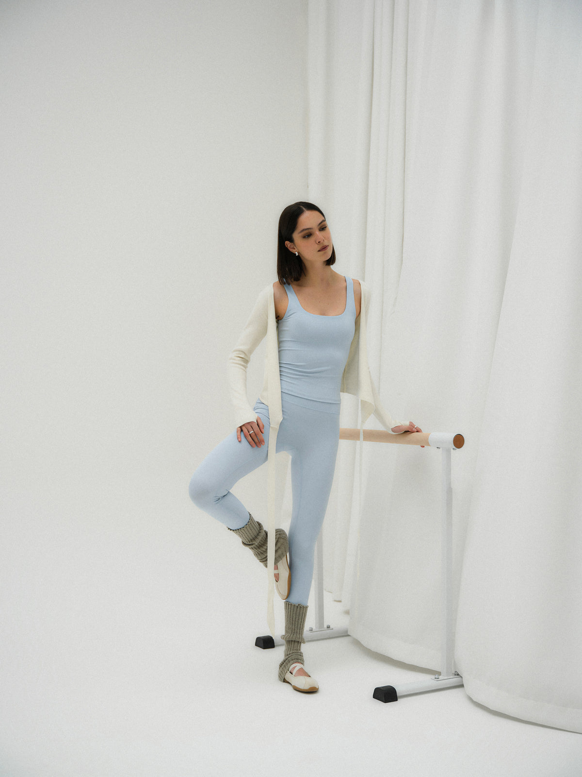 SCULPTING STRETCH SCOOP NECK SPORTS TOP - POWDER BLUE