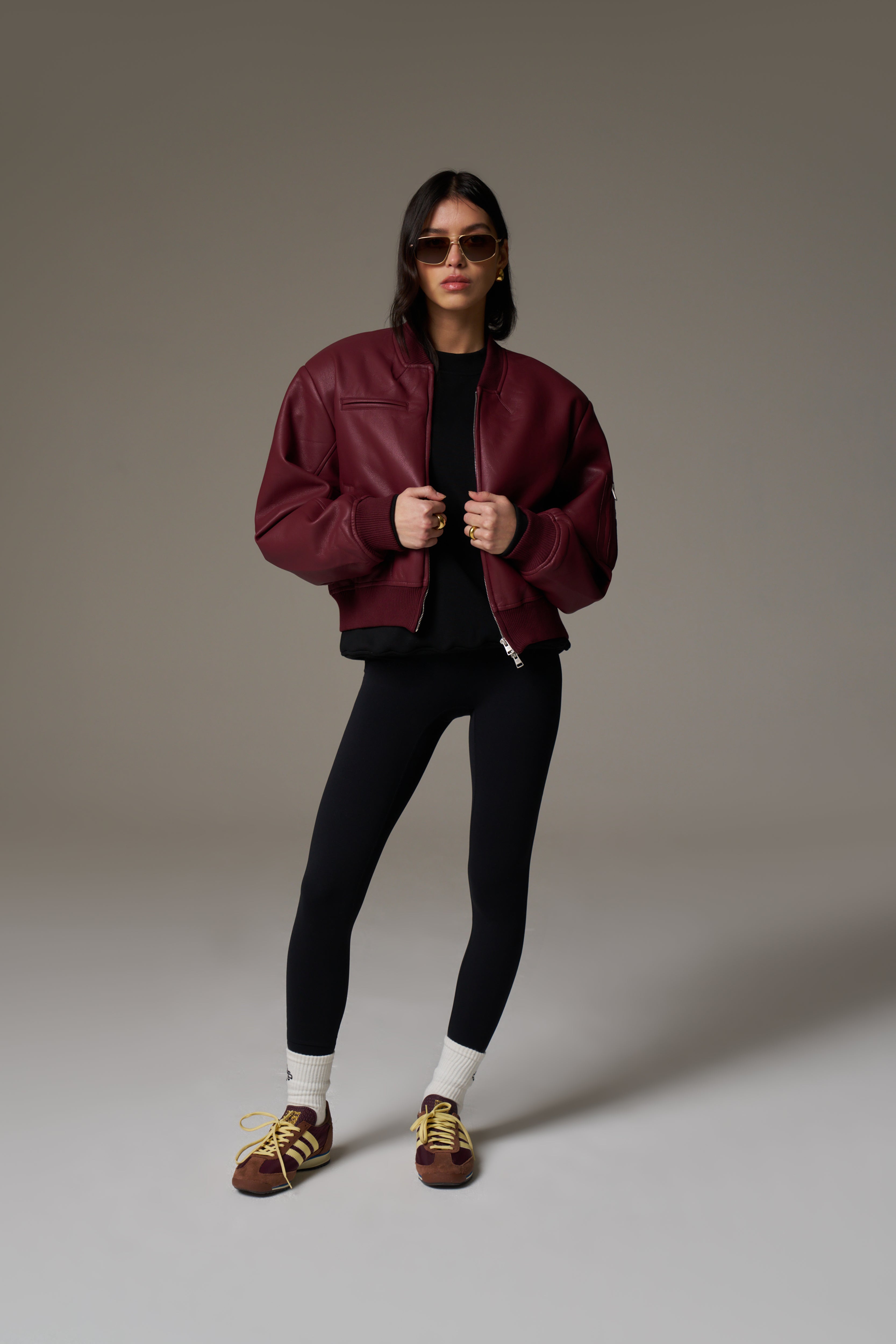 EMBLEM EMBROIDERED SWEATSHIRT - BLACK