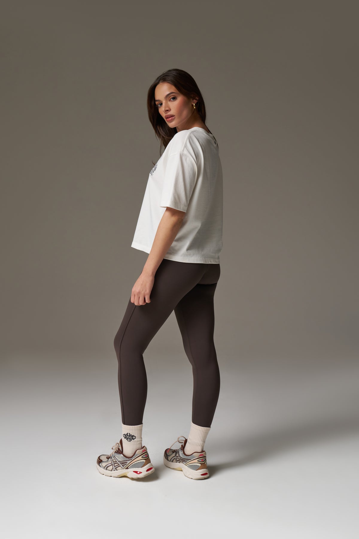 EMBROIDERED CREST T-SHIRT - OFF WHITE