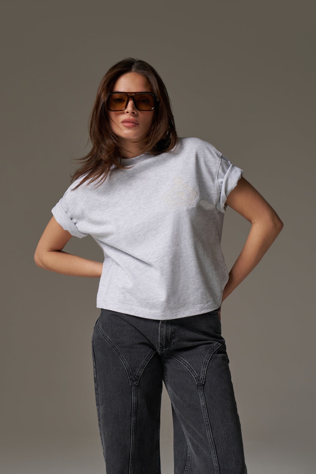 EMBROIDERED CREST T-SHIRT - GREY MARL