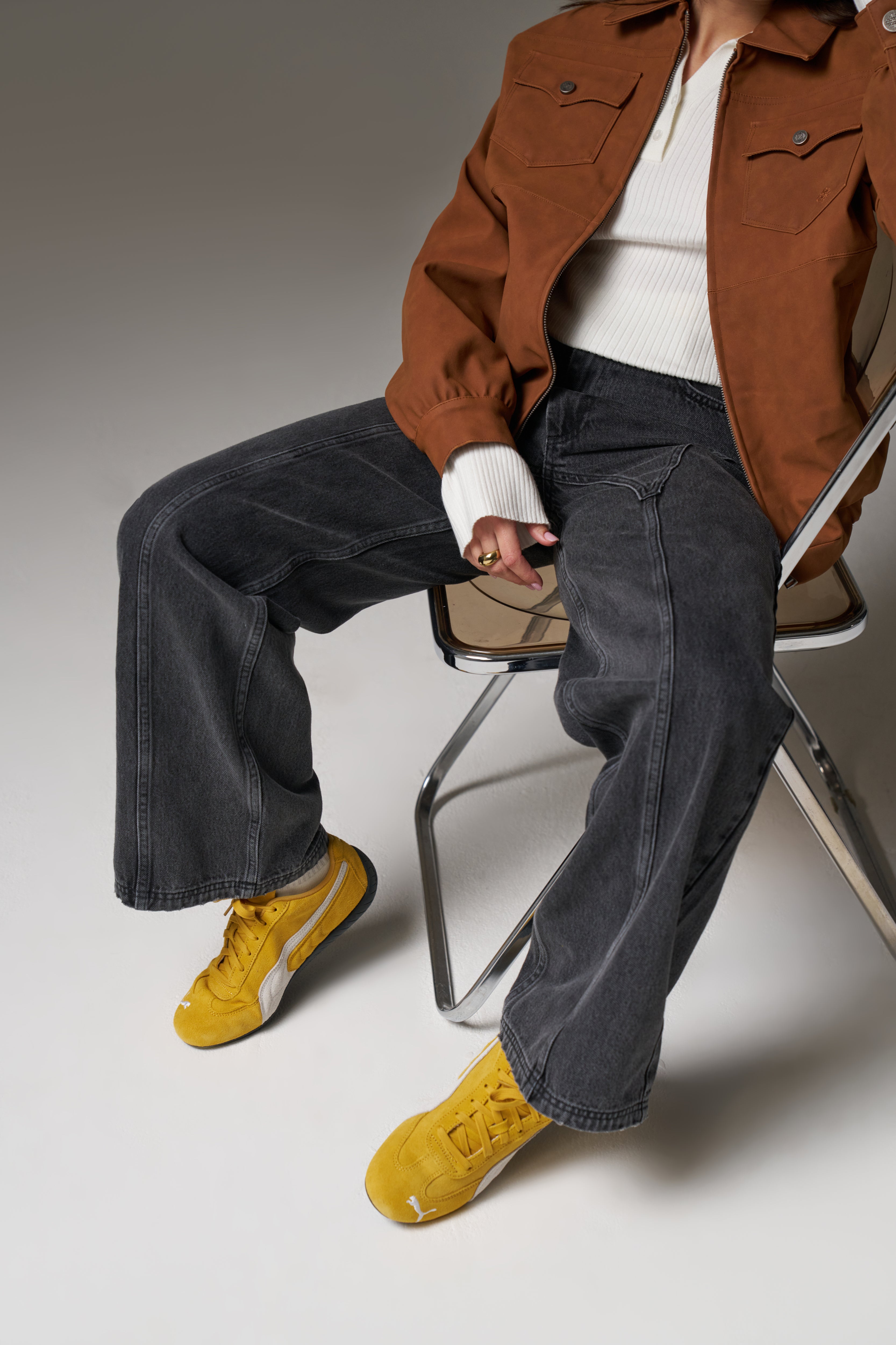 SEAM DETAIL WASHED JEANS - BLACK WASH