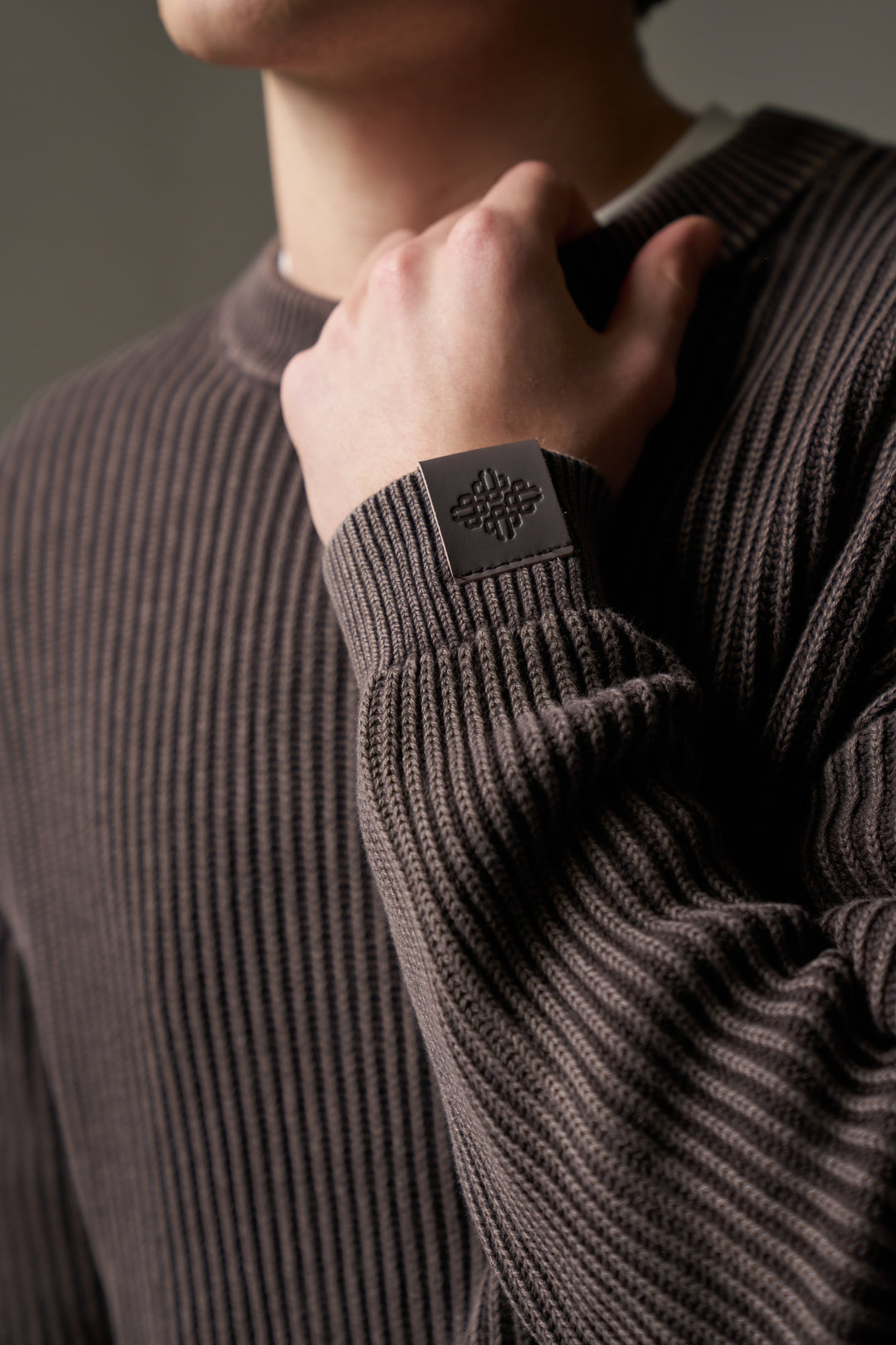 HEAVY WASHED RIBBED KNIT CREW - BROWN – The Couture Club