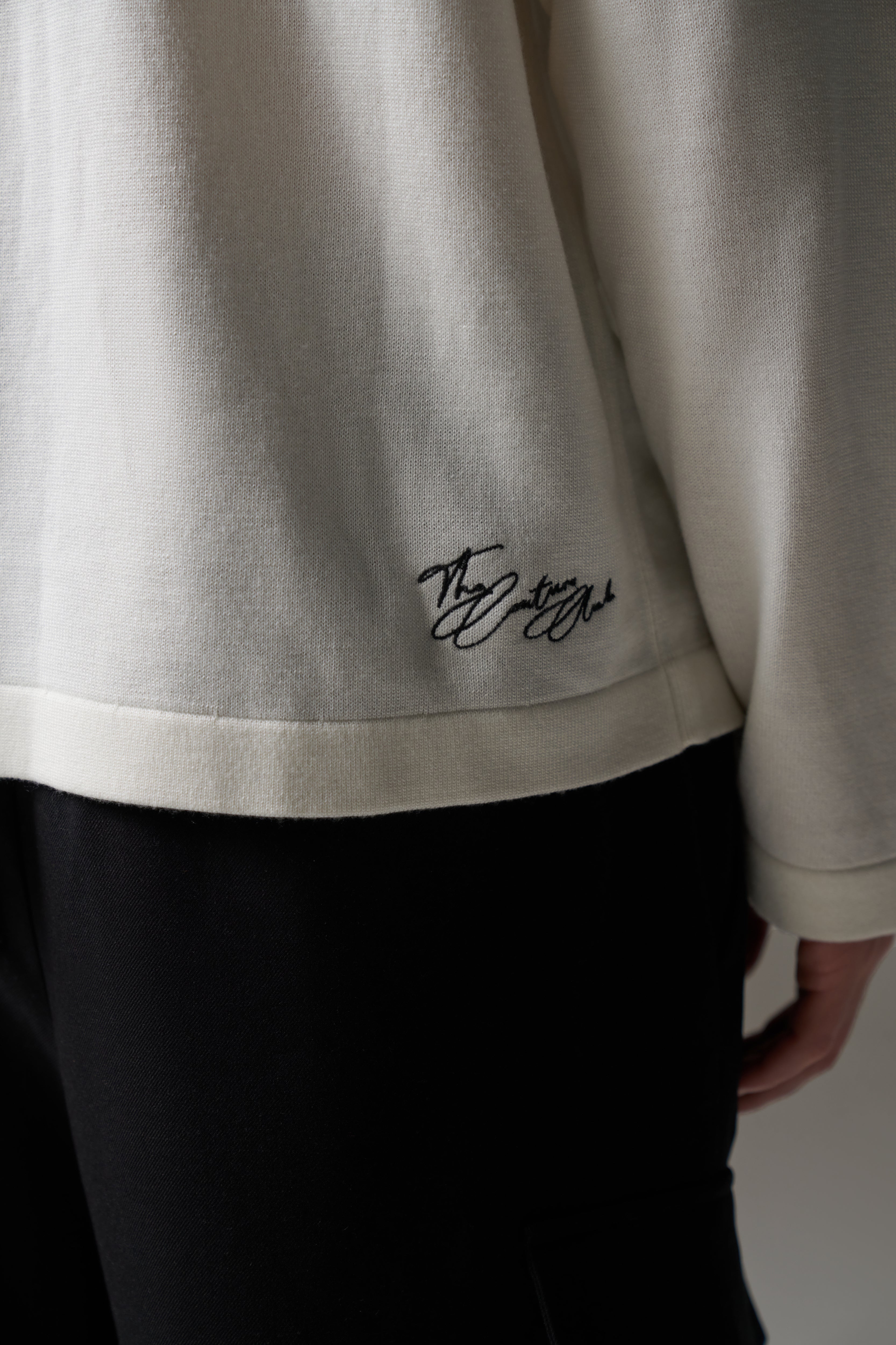 FINE GAUGE KNIT LONG SLEEVE T-SHIRT - OFF WHITE
