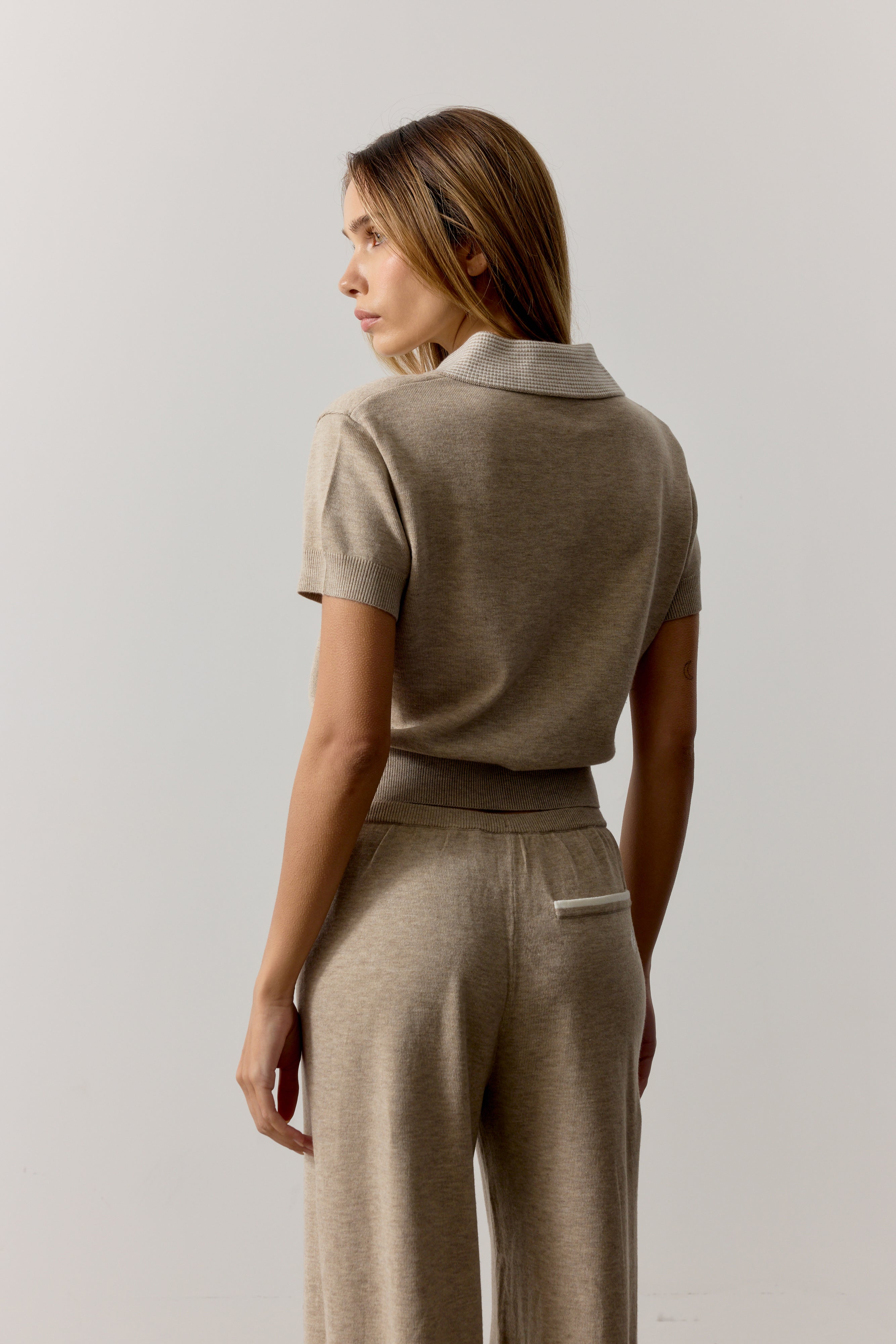 KNITTED COLLAR POLO TOP - BEIGE