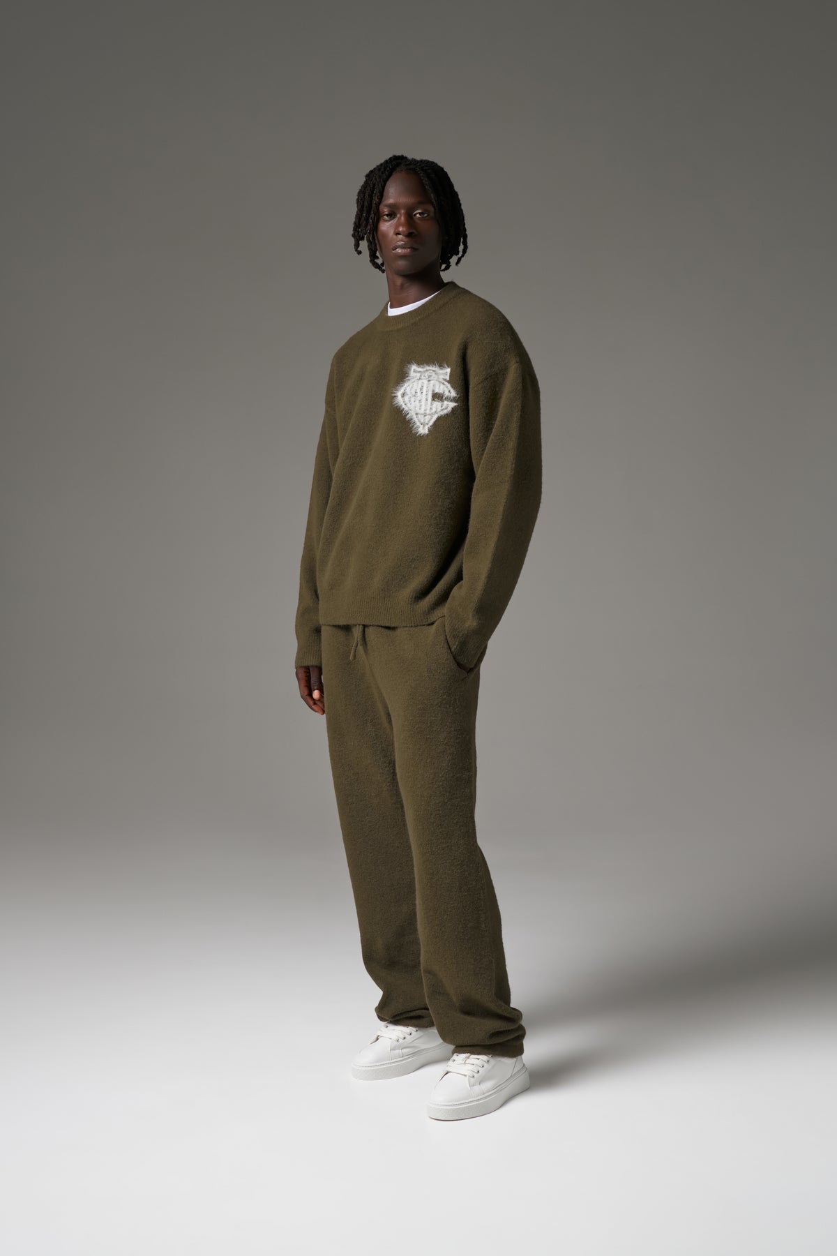 MONOGRAM FLUFFY KNIT CREW - KHAKI
