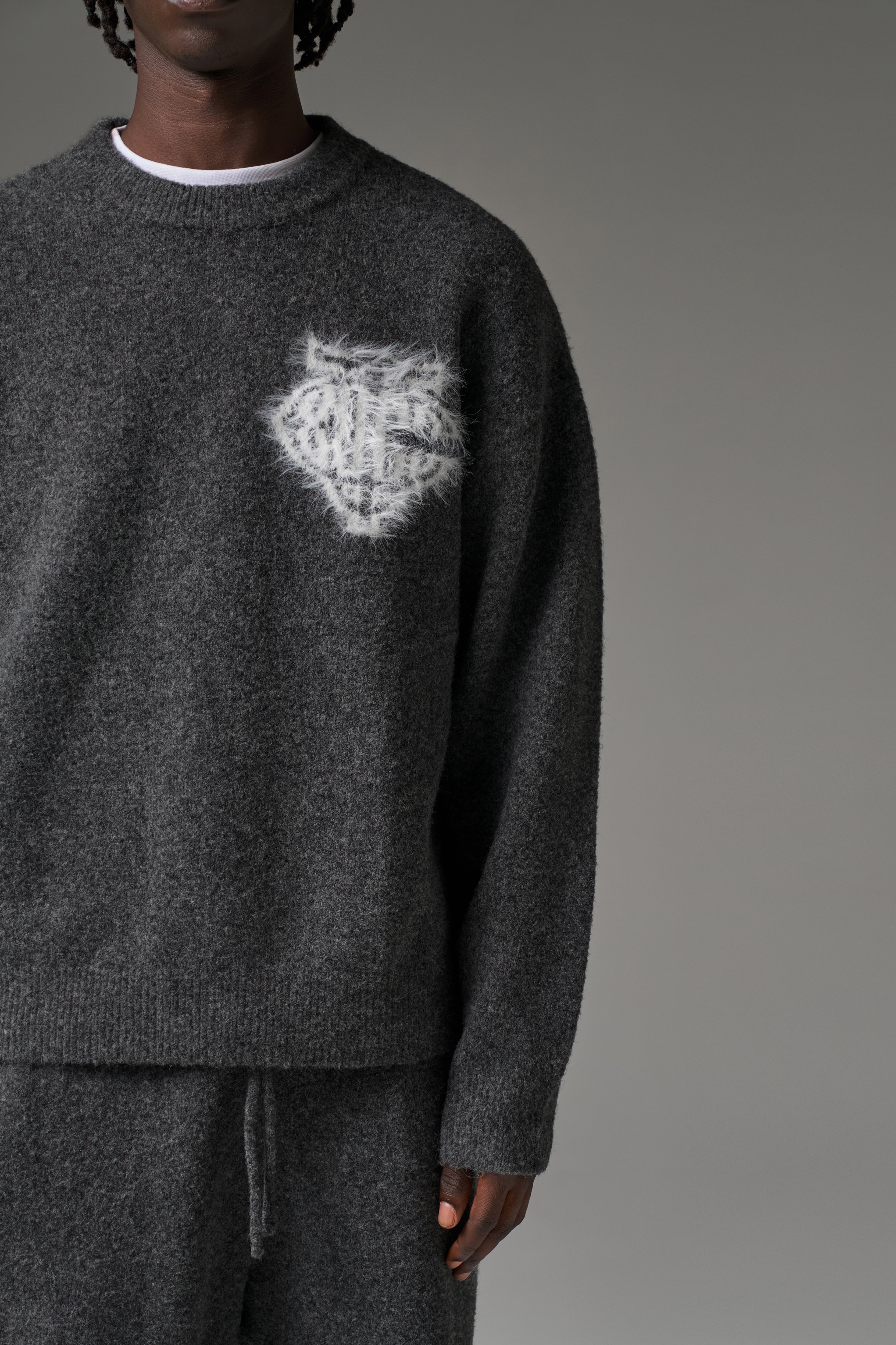 MONOGRAM FLUFFY KNIT CREW - CHARCOAL