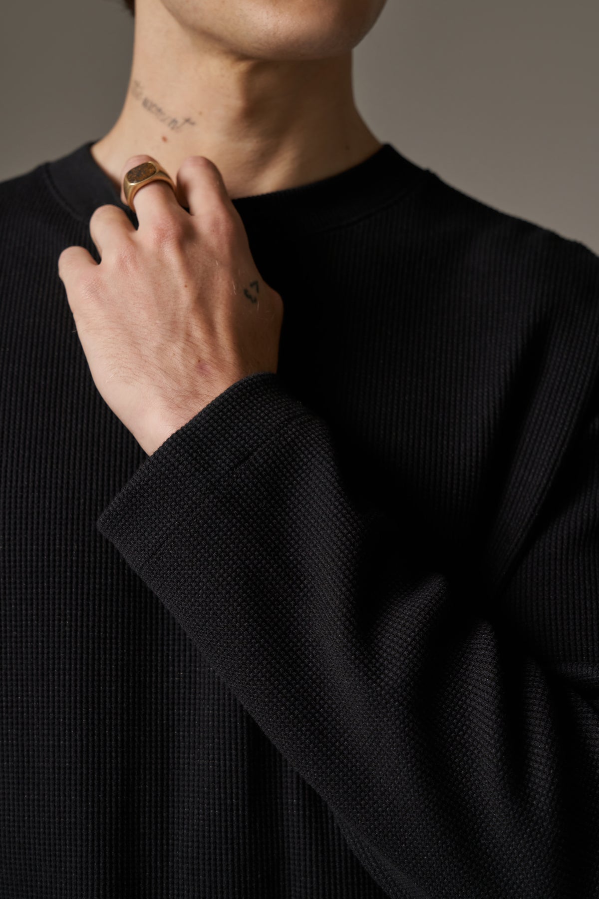WAFFLE LONG SLEEVE T-SHIRT - BLACK