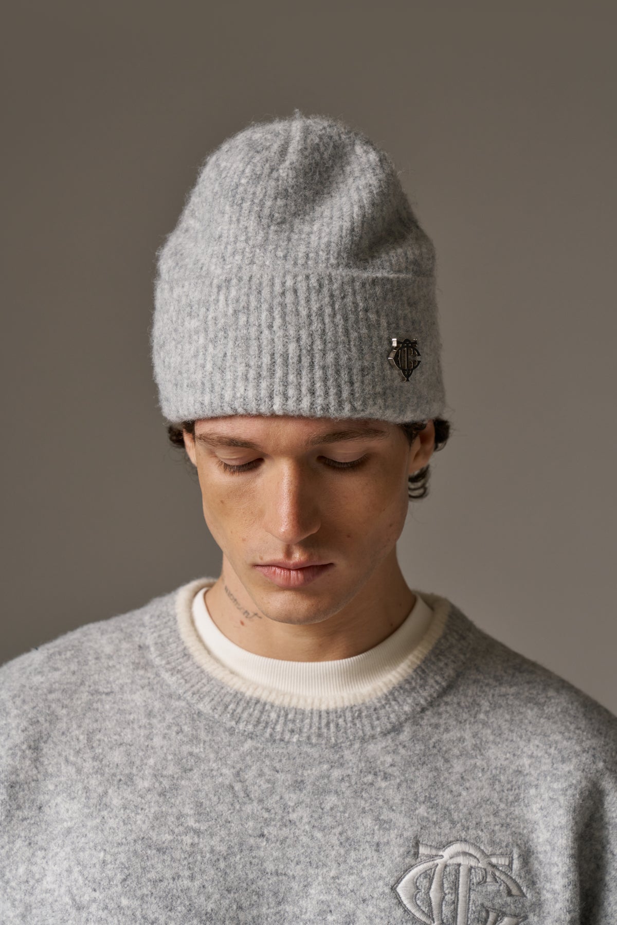 FLUFFY KNIT MONOGRAM PIN BADGE BEANIE - GREY