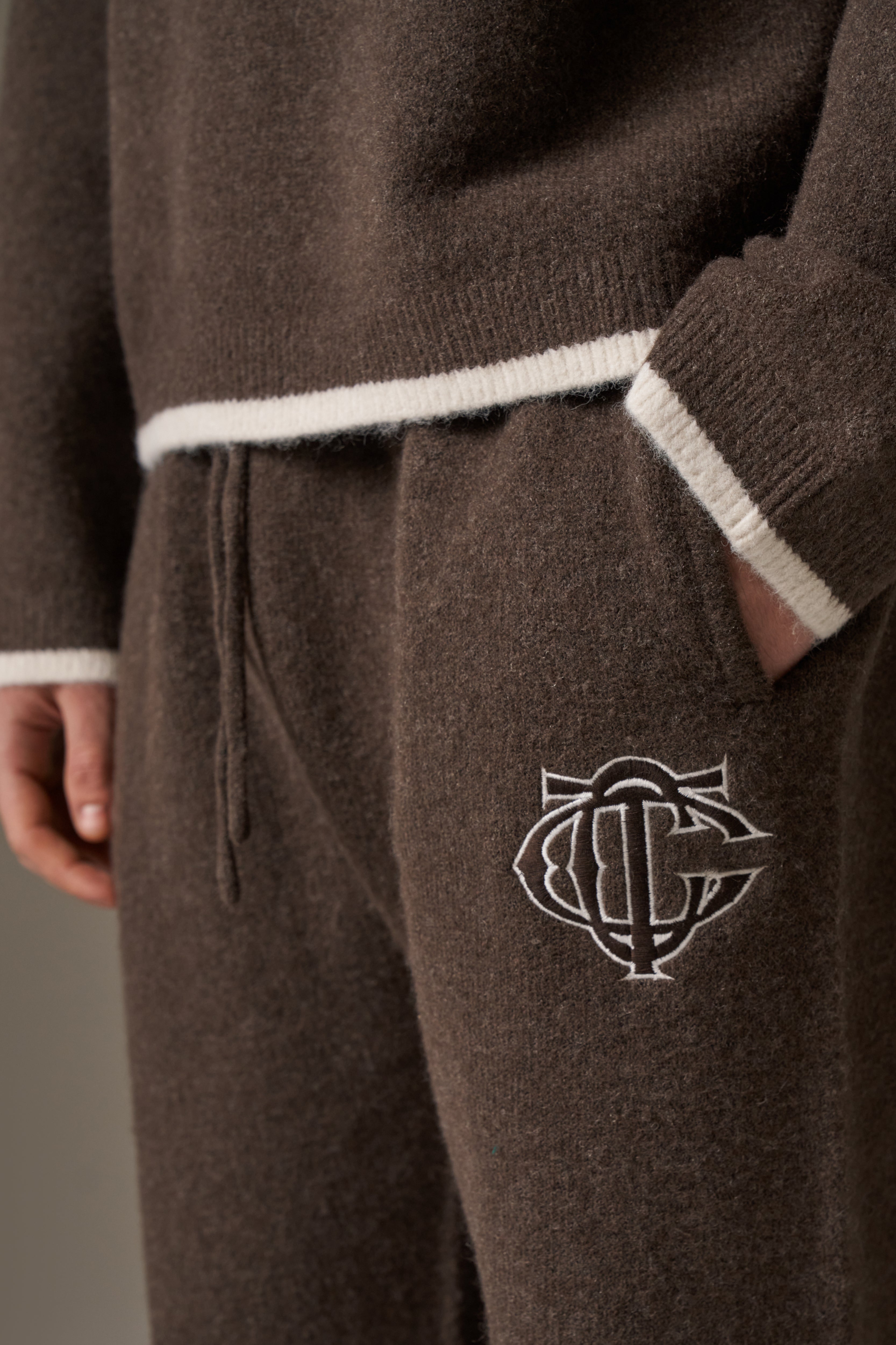 MONOGRAM KNITTED JOGGERS - BROWN