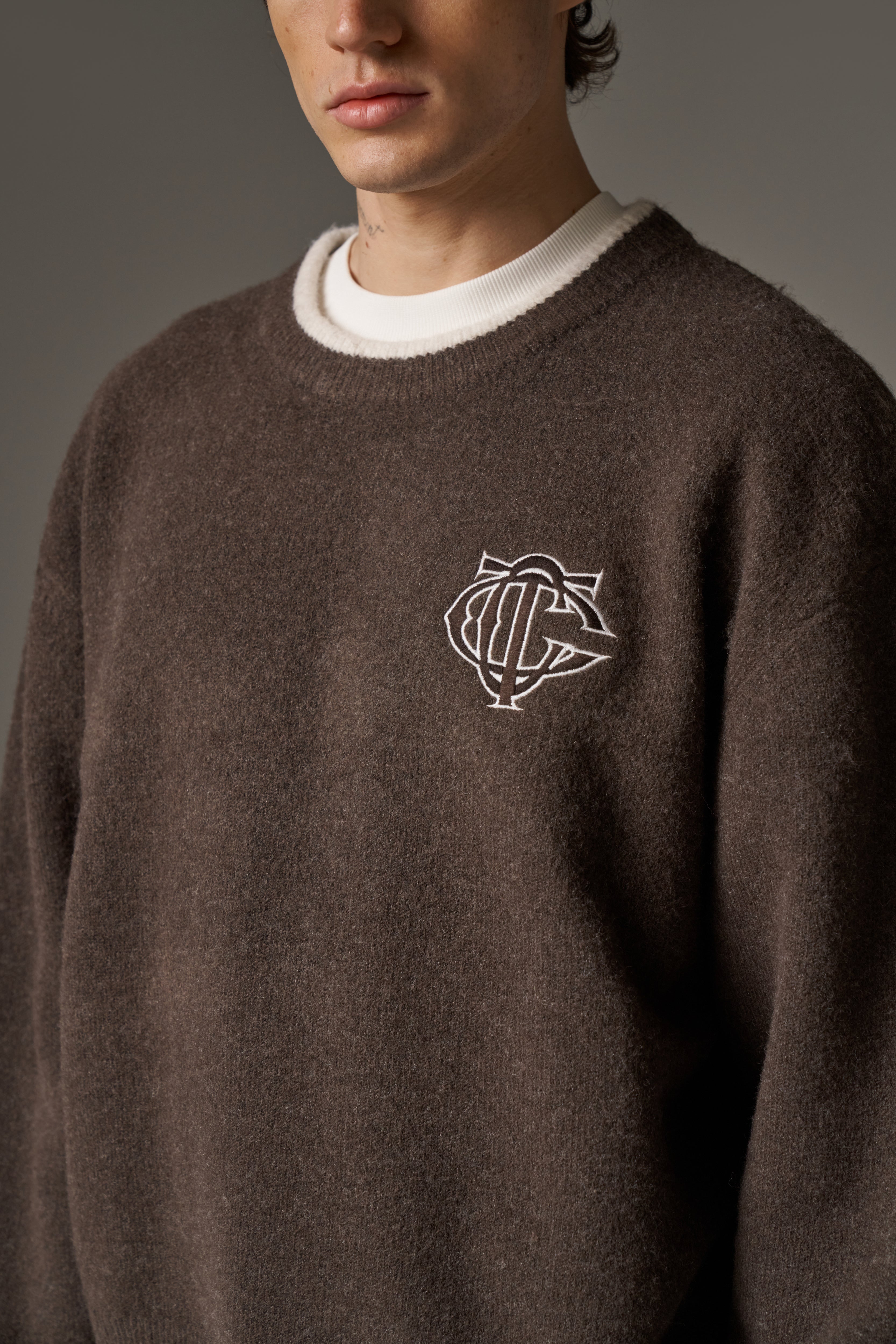 MONOGRAM KNITTED CREW - BROWN