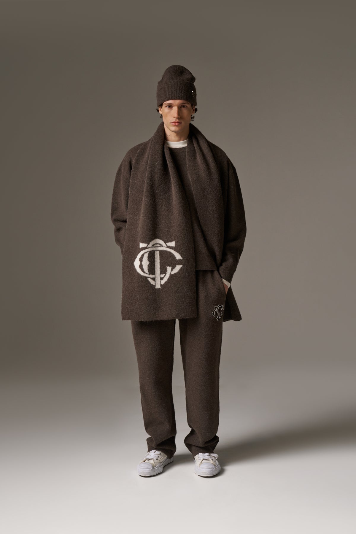 MONOGRAM SCARF - BROWN