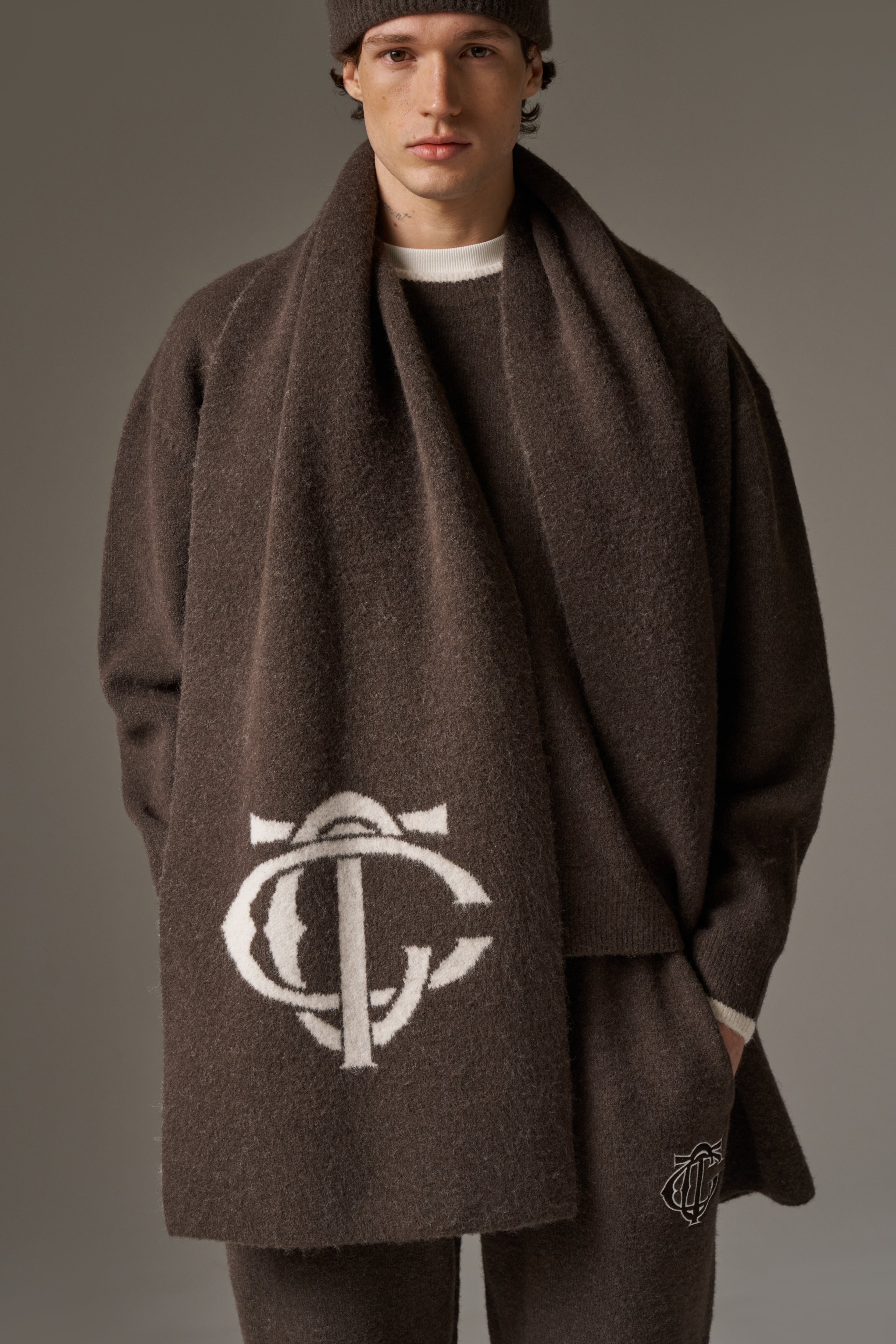 MONOGRAM SCARF - BROWN