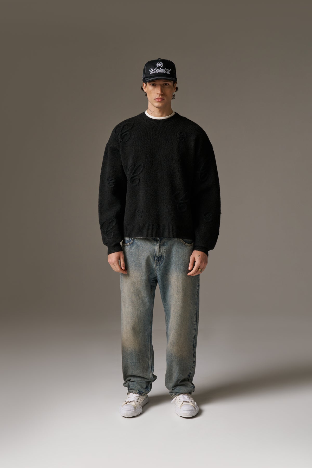 SCRIPT APPLIQUE JUMPER - BLACK