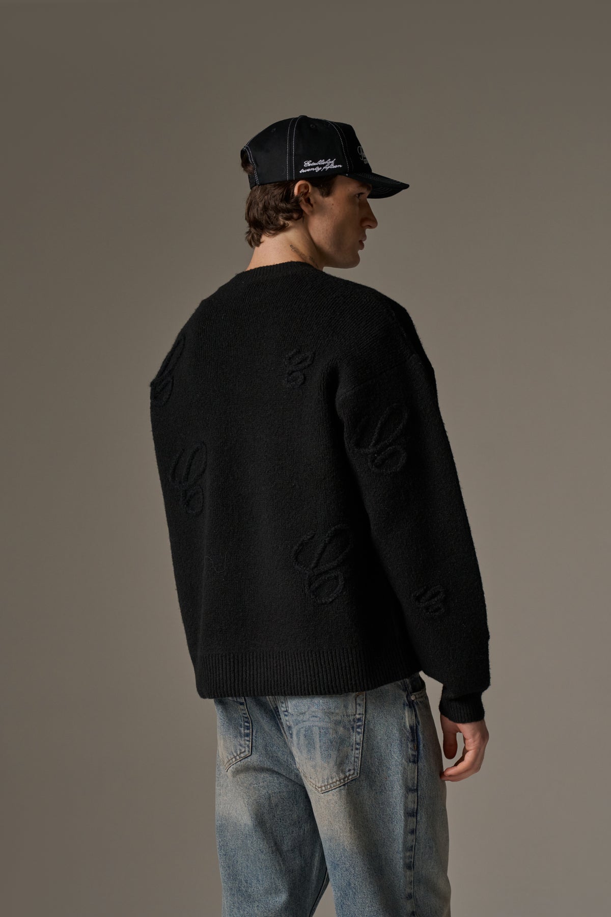 SCRIPT APPLIQUE JUMPER - BLACK