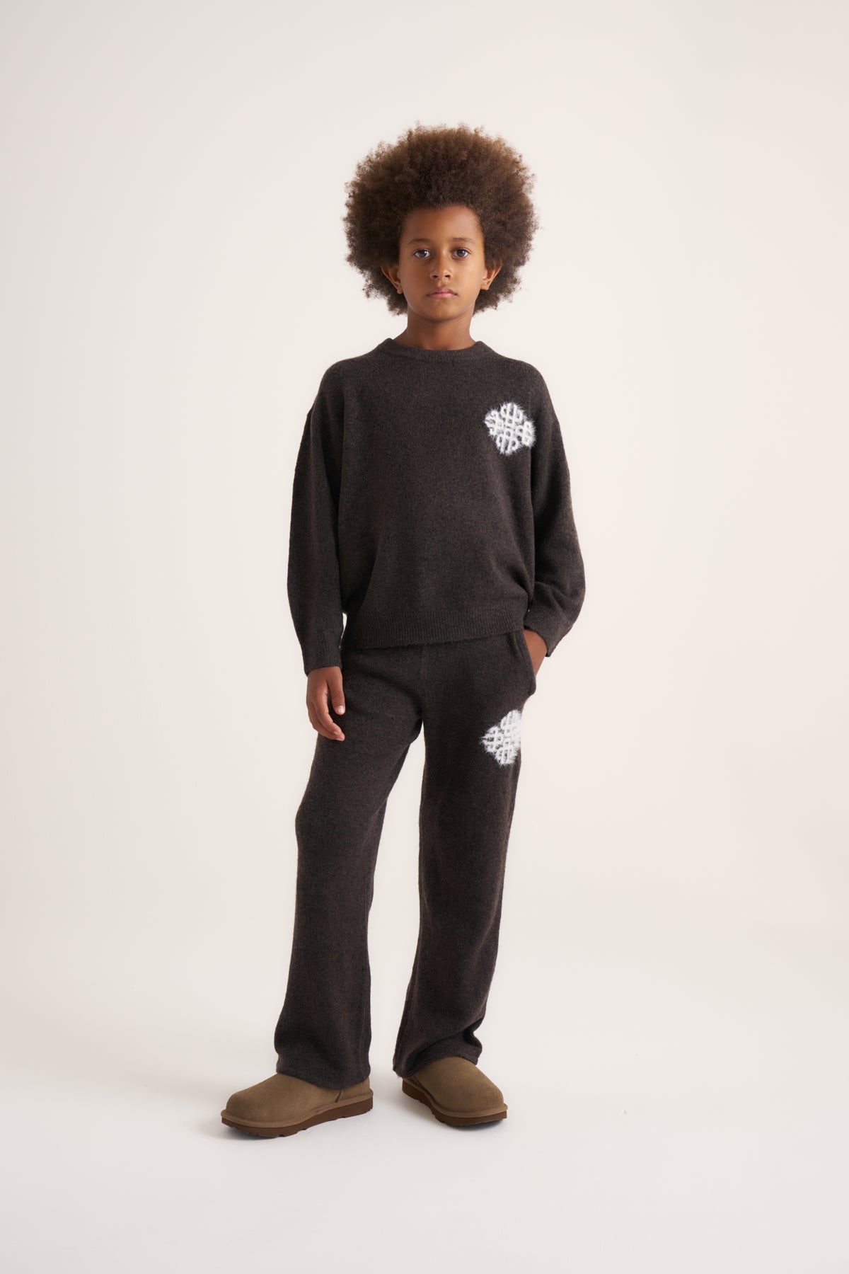 JUNIOR EMBLEM FLUFFY KNIT JOGGERS - BROWN