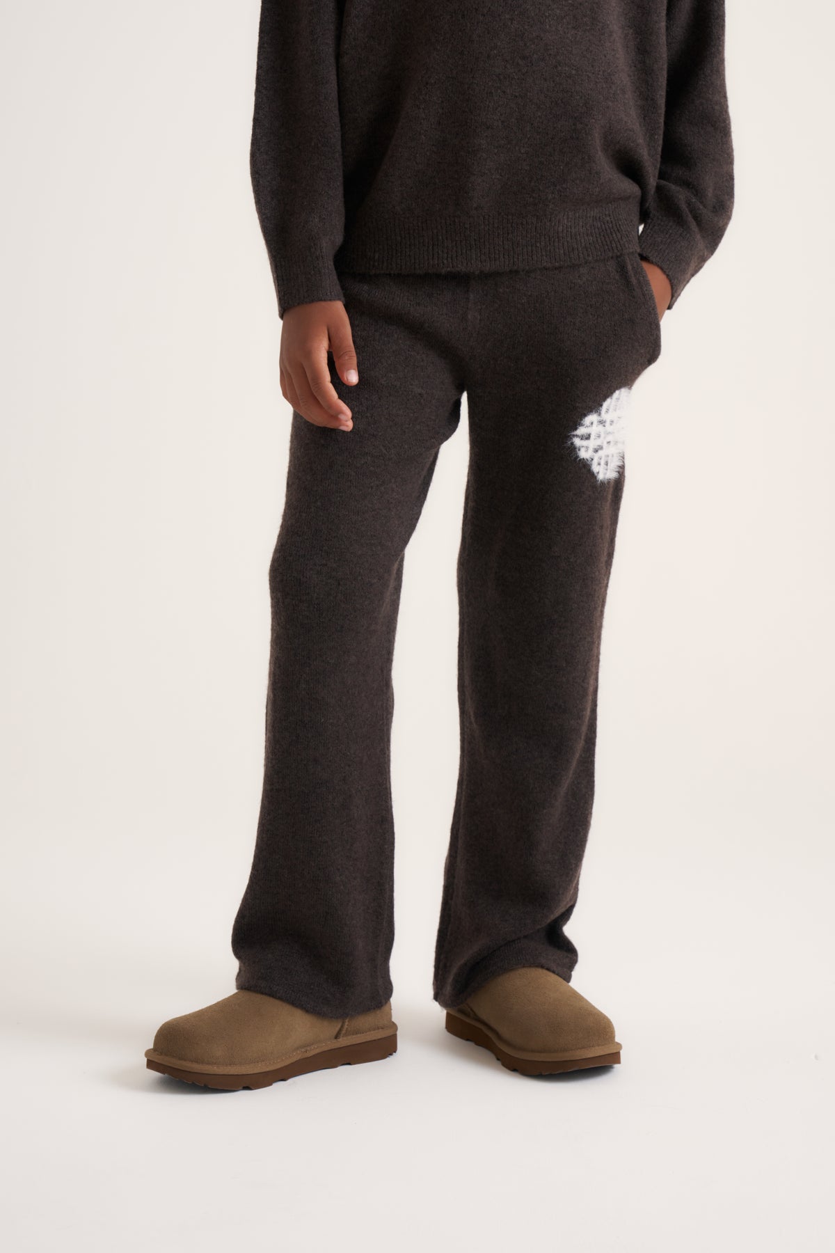 JUNIOR EMBLEM FLUFFY KNIT JOGGERS - BROWN