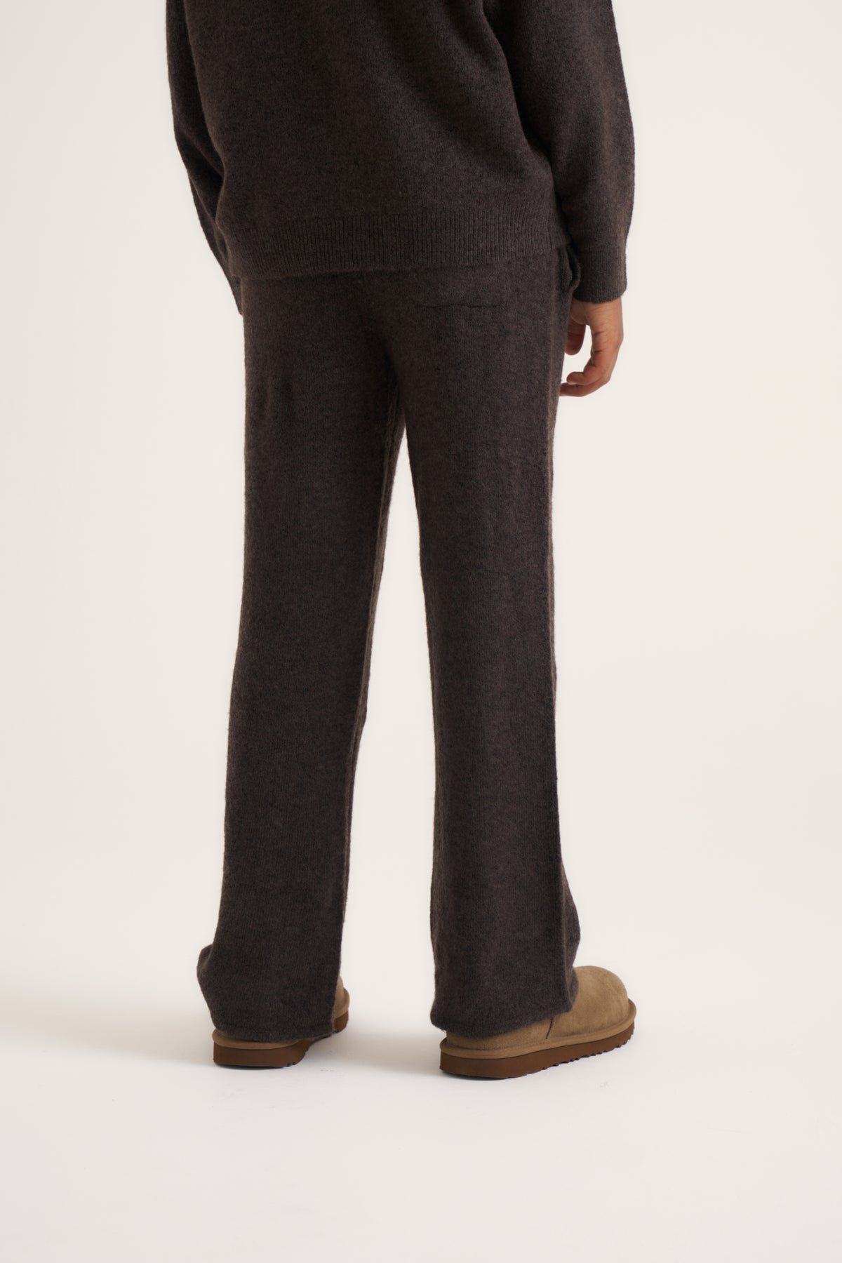 JUNIOR EMBLEM FLUFFY KNIT JOGGERS - BROWN